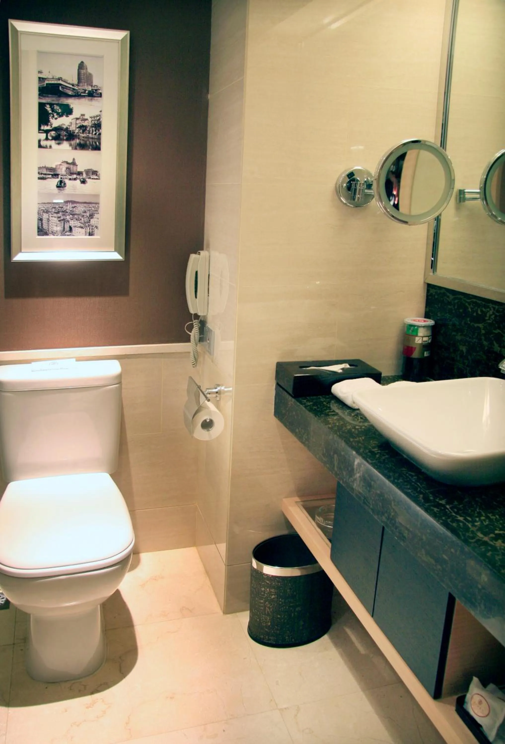 Bathroom in Hotel Landmark Canton