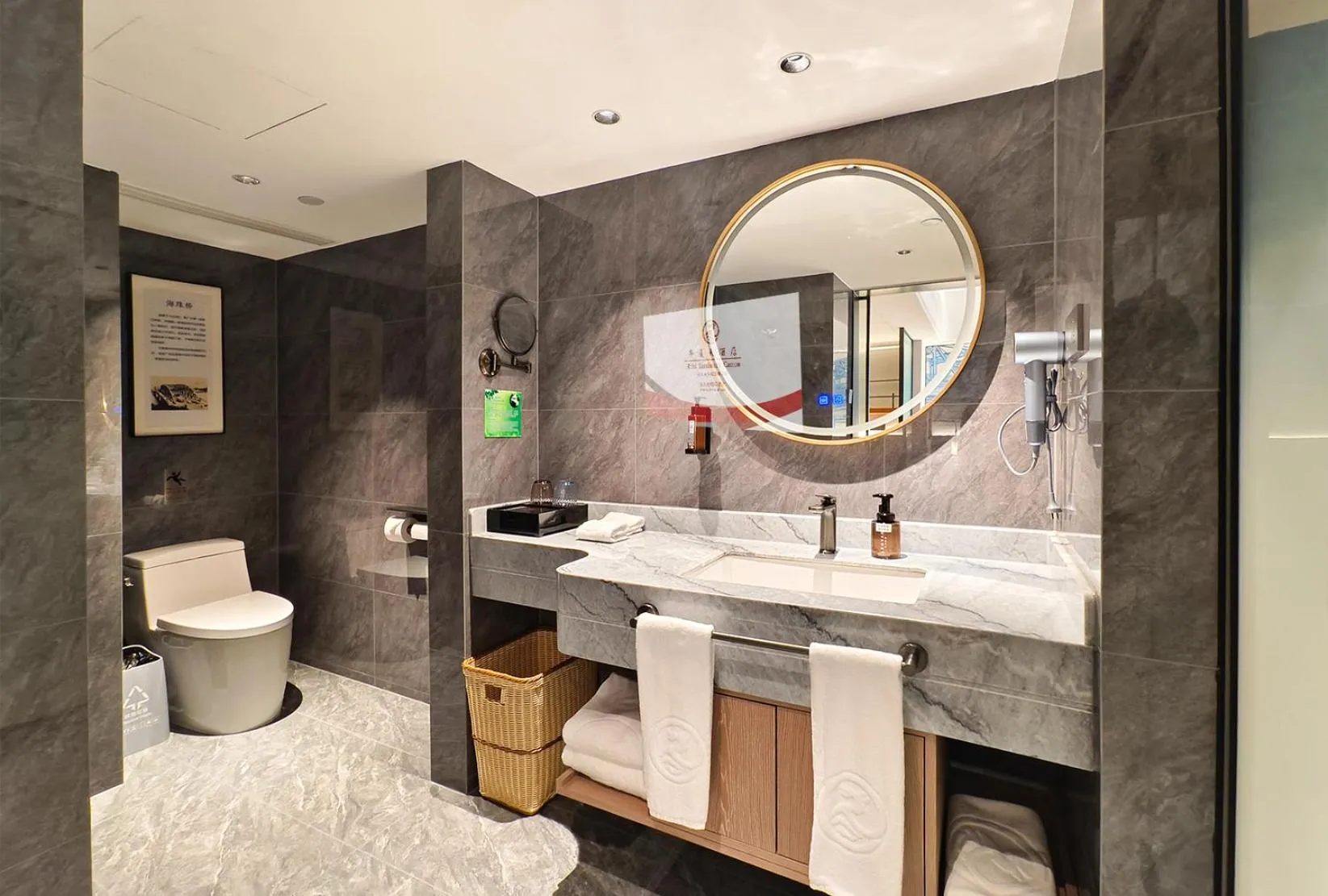 Toilet in Hotel Landmark Canton