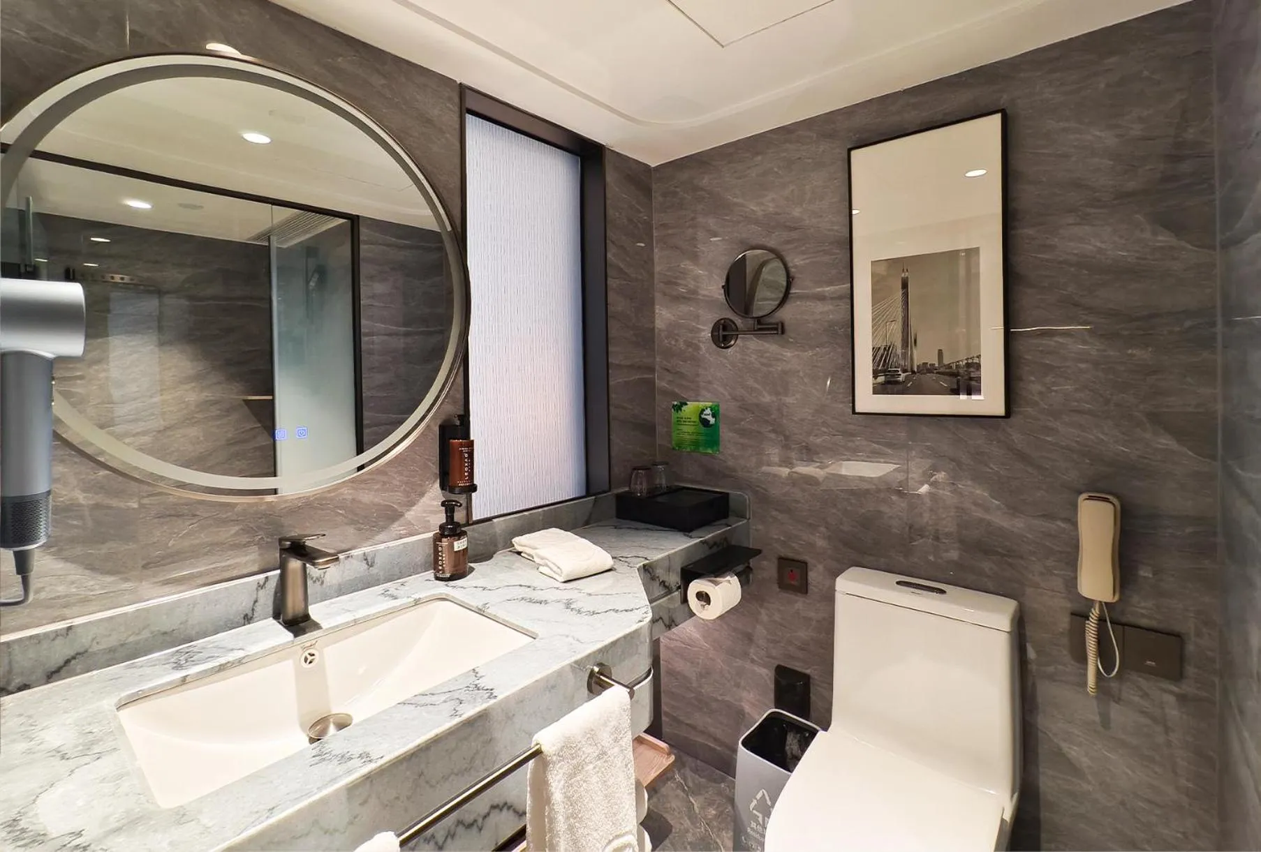 Toilet in Hotel Landmark Canton