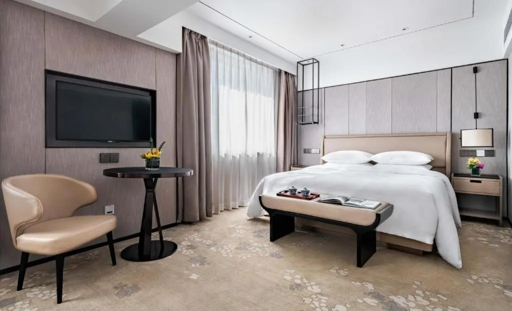 Bed in Hotel Landmark Canton