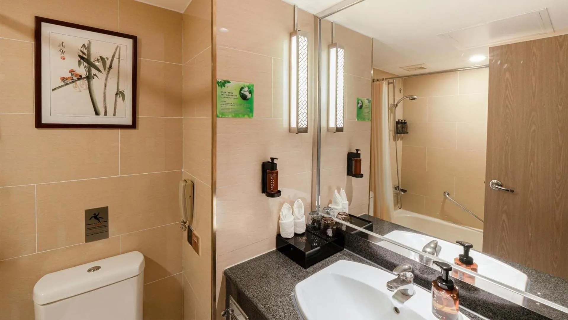 Toilet in Hotel Landmark Canton