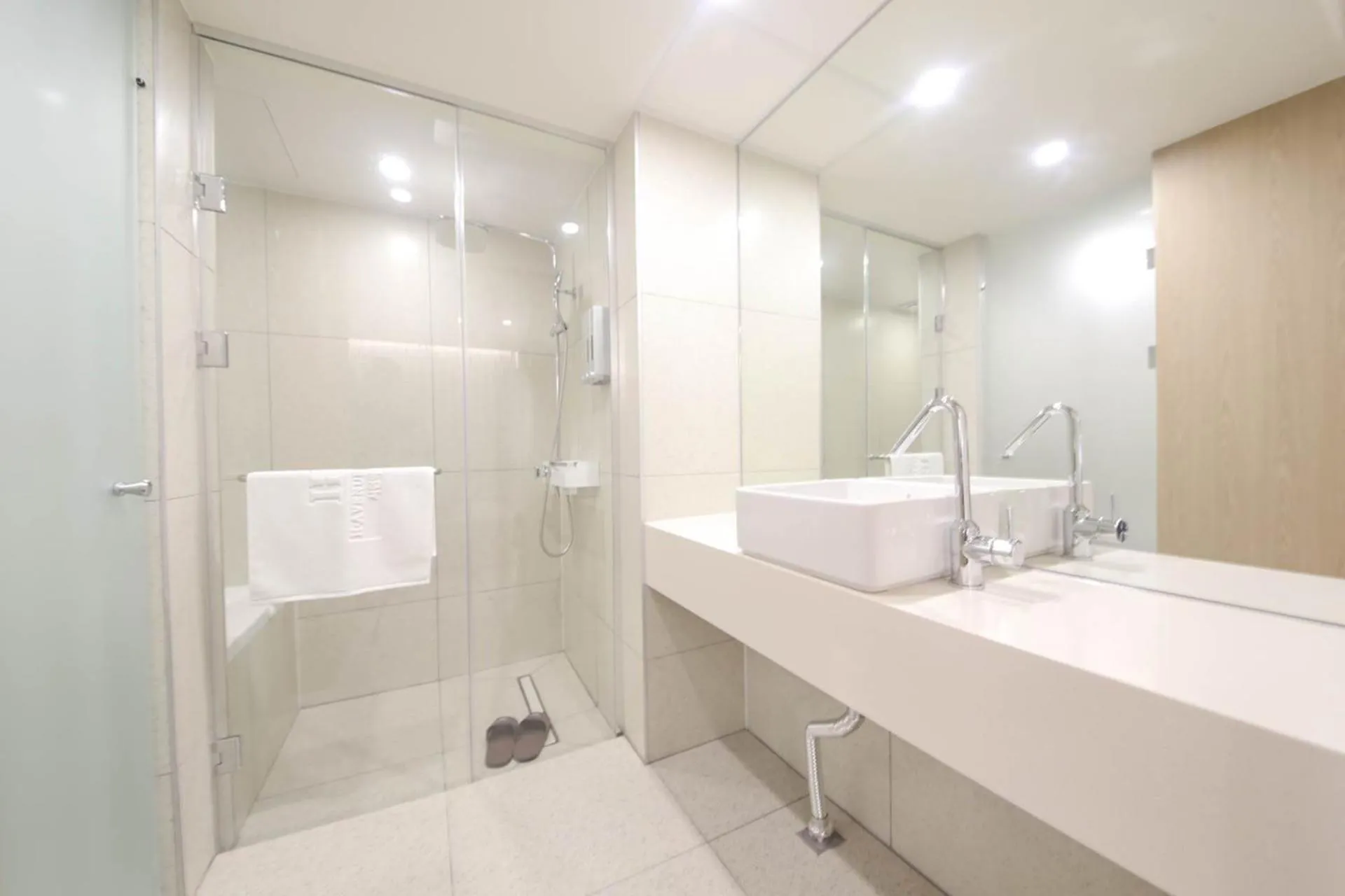 Shower in Busan H-AVENUE Hotel Seomyeon Station