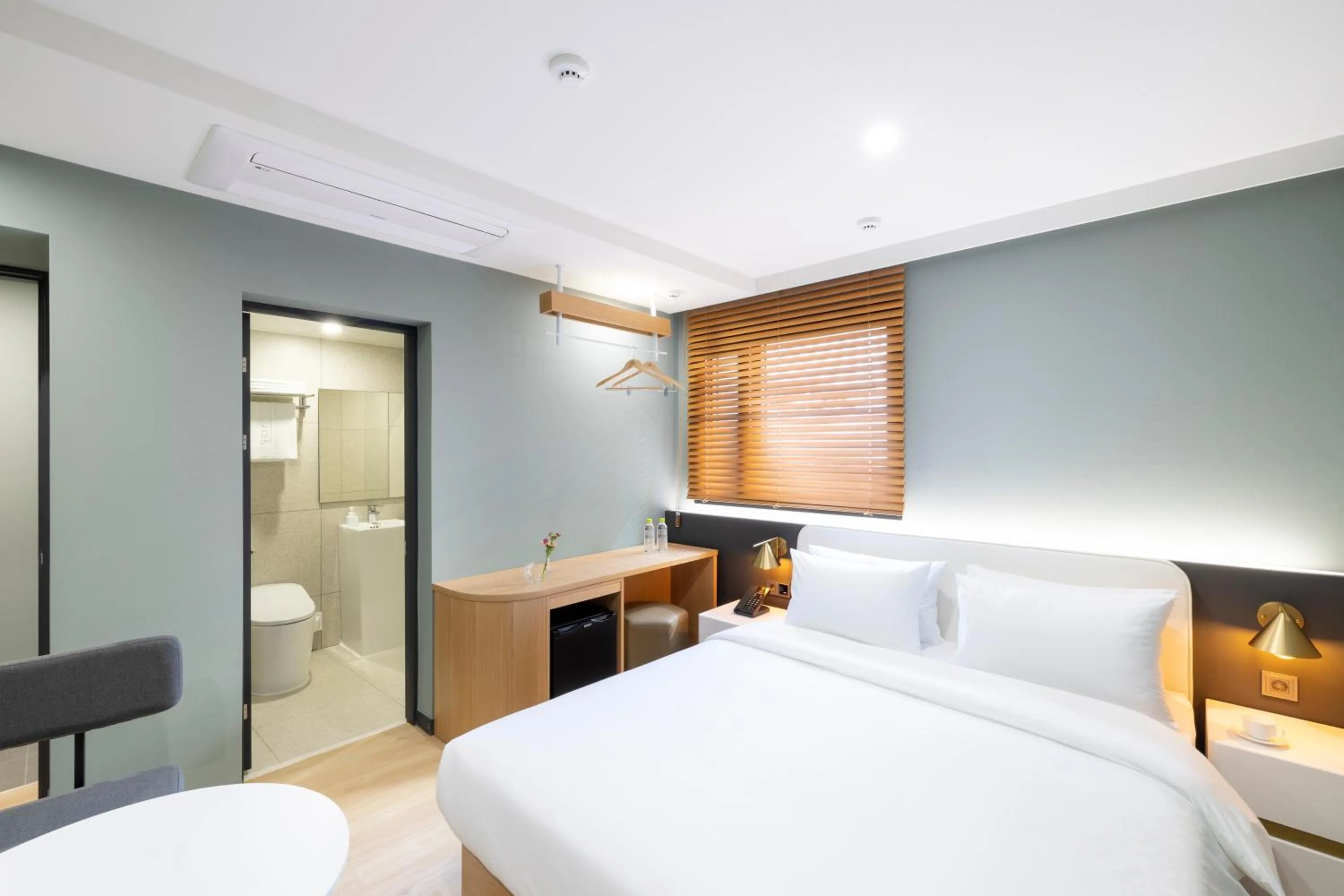 Bed in Busan H-AVENUE Hotel Seomyeon Station