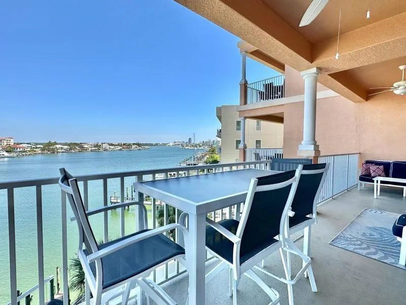 Harborview Grande 406