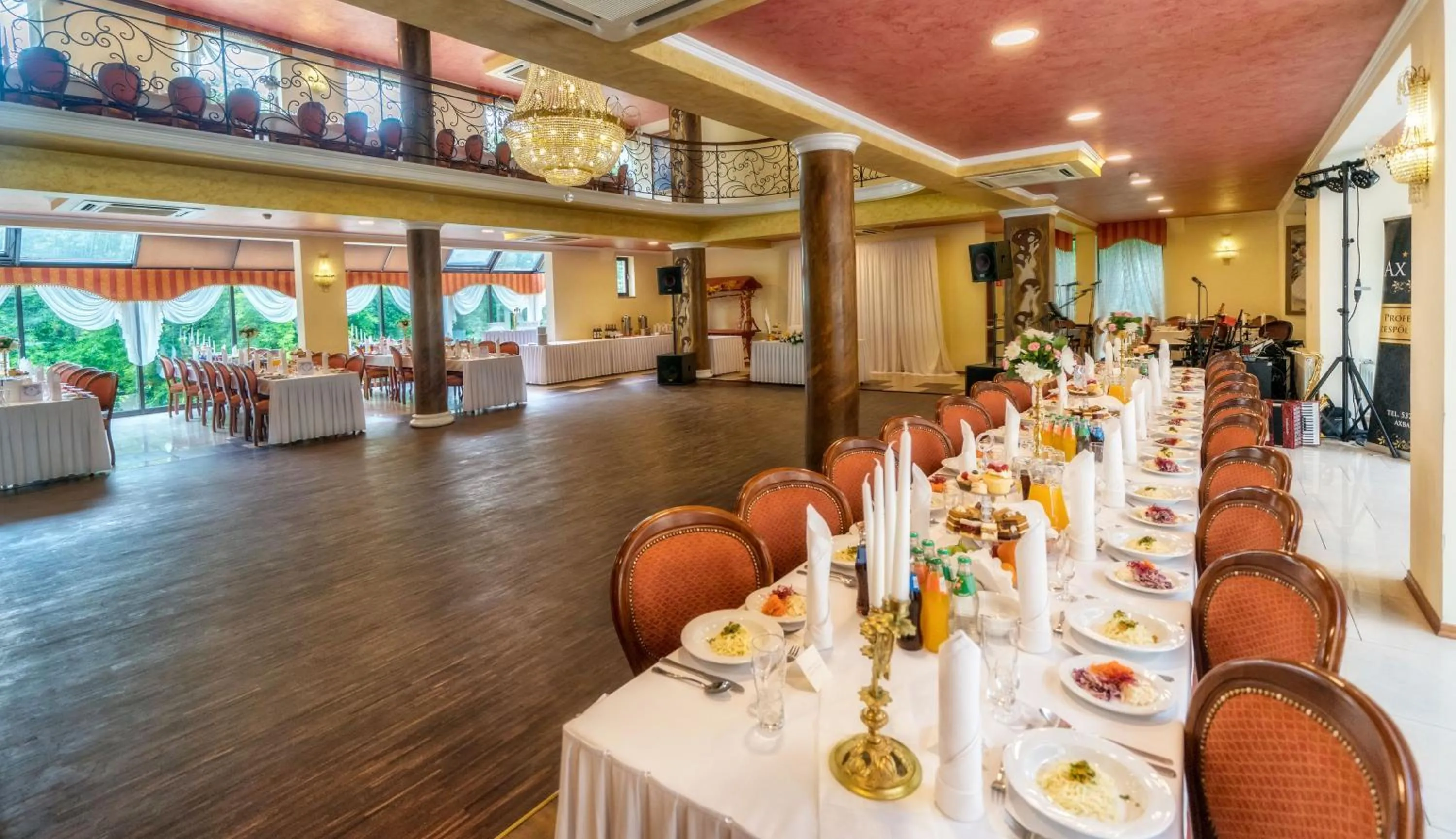 Restaurant/places to eat in Dworek Skawiński