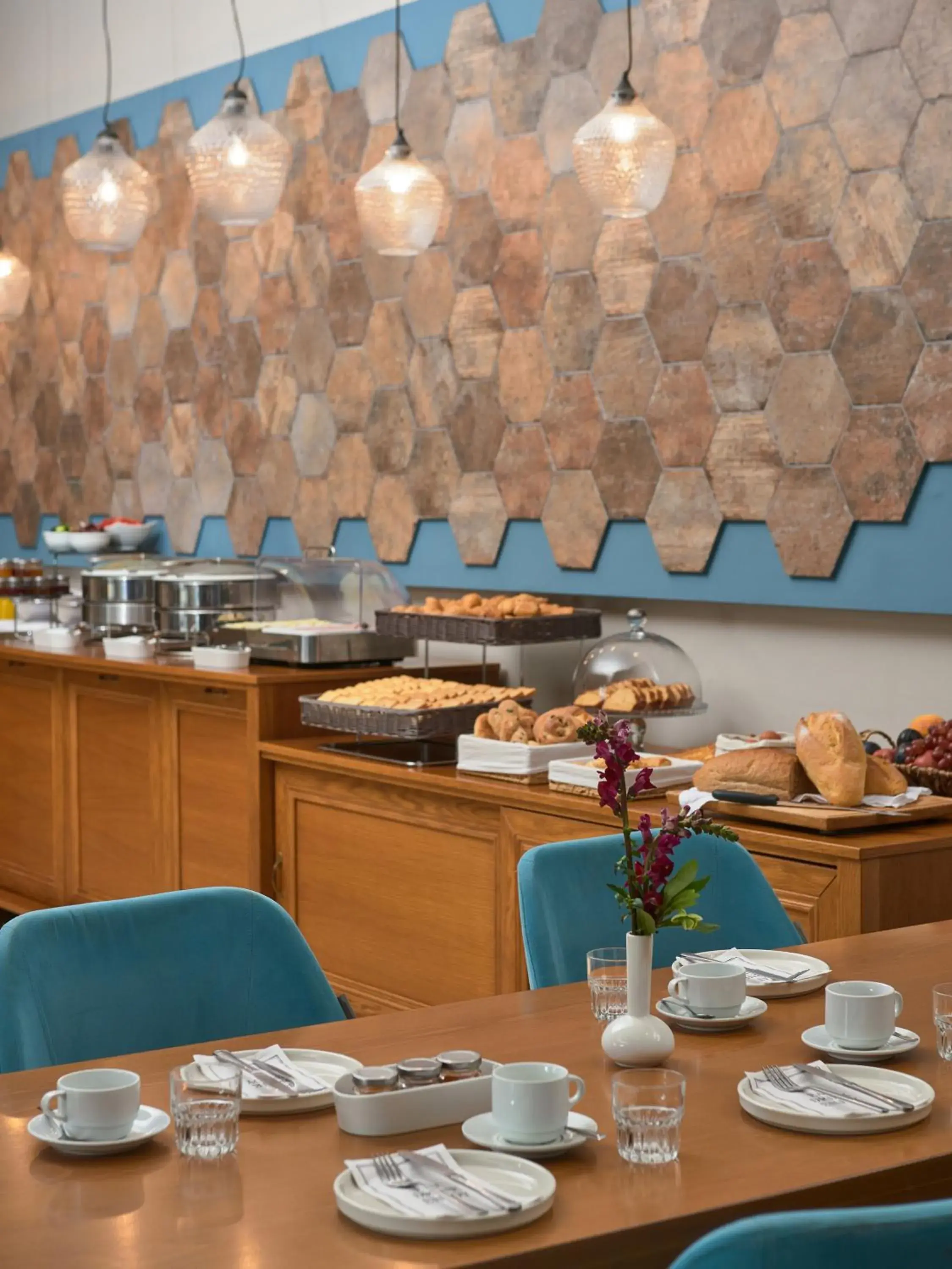 Restaurant/places to eat in Maison Hotel Restaurant/places to eat in Maison Hotel