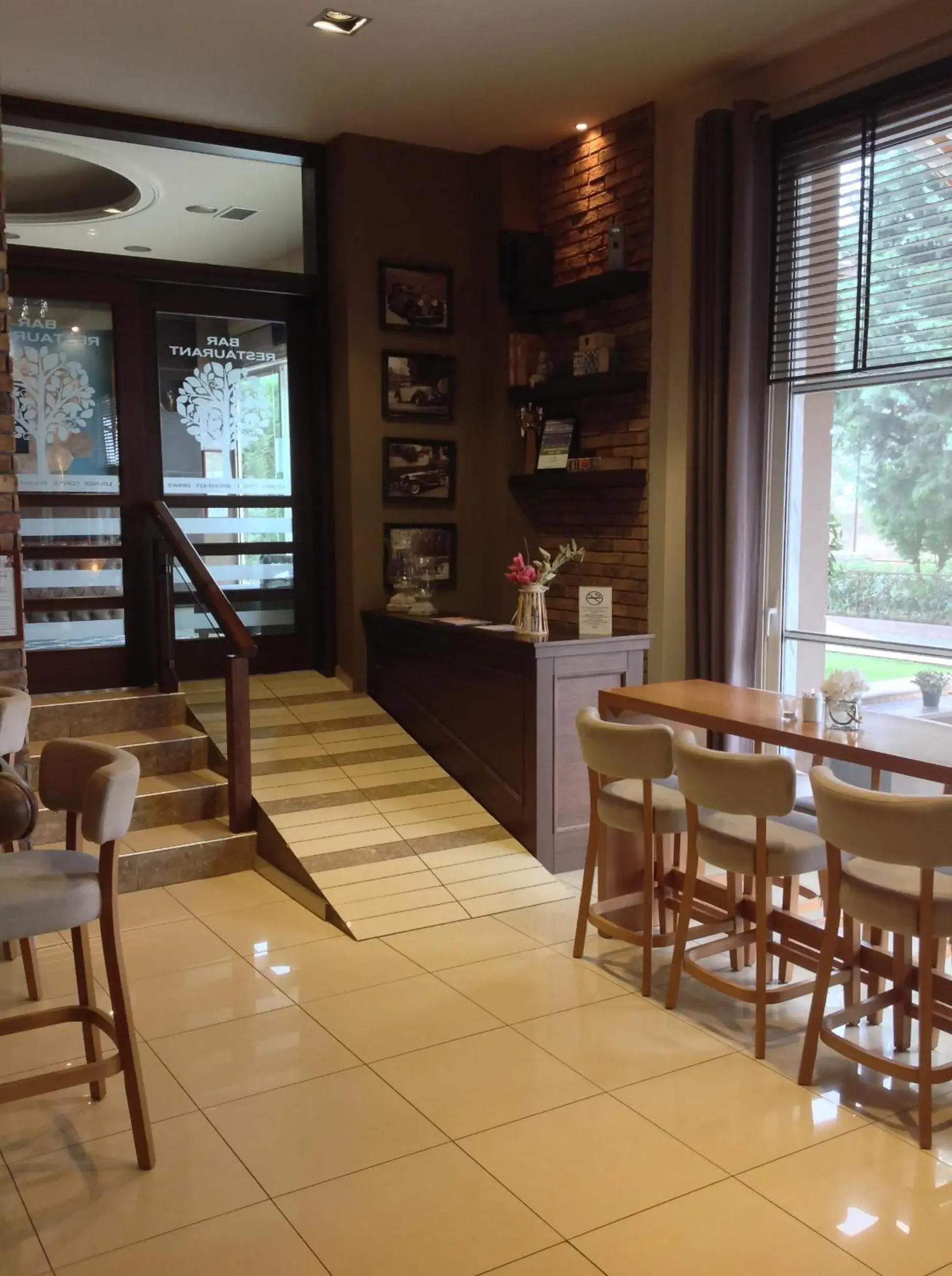 Restaurant/places to eat in Maison Hotel Restaurant/places to eat in Maison Hotel