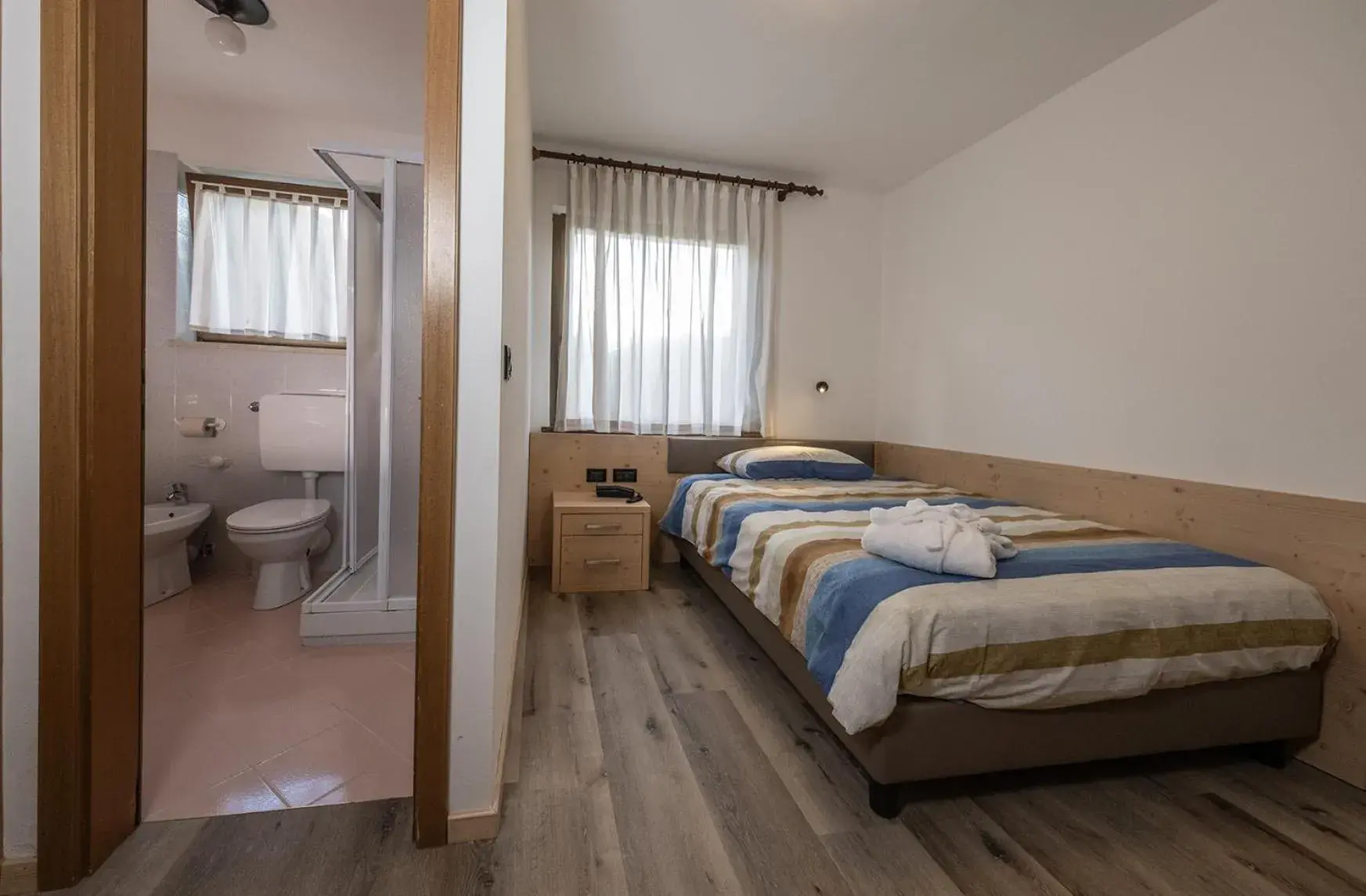 Single Room in Hotel Canada Single Room in Hotel Canada