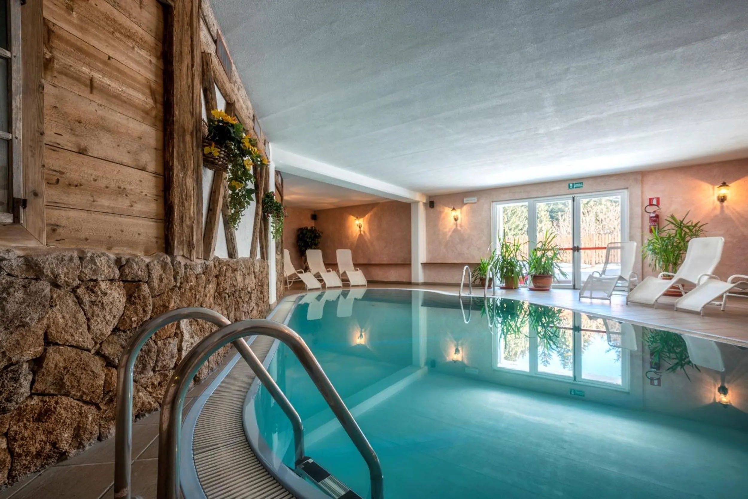 Swimming pool in Hotel Canada