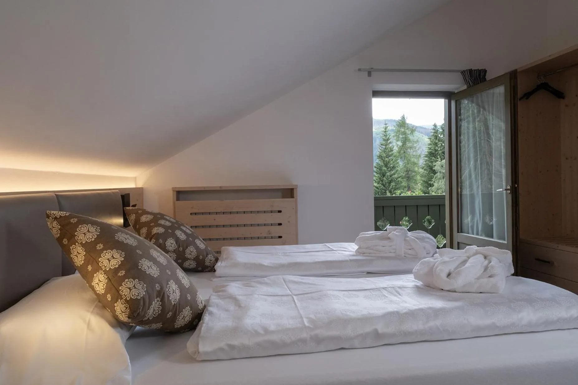 Bedroom, Bed in Hotel Canada