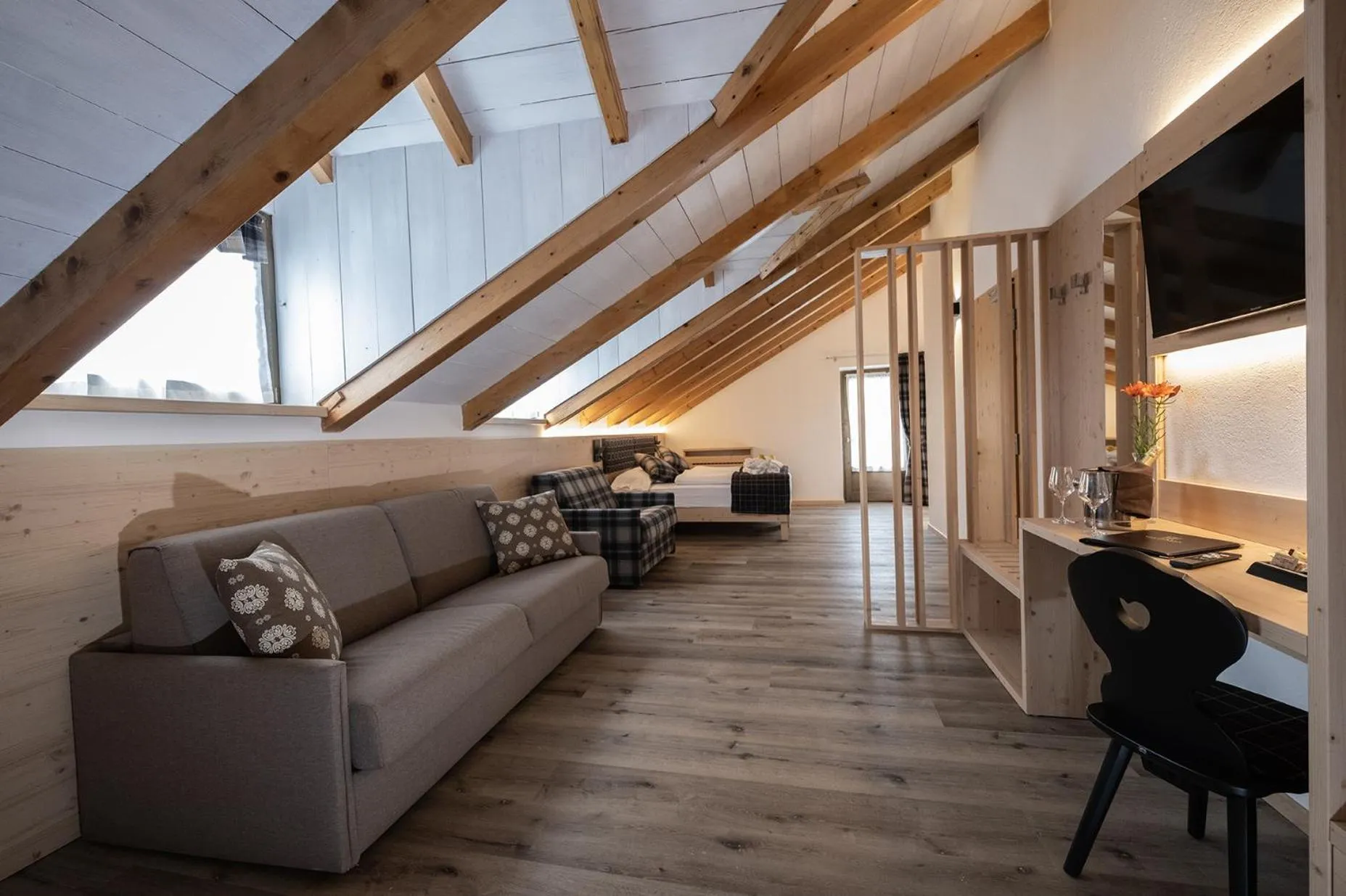 Photo of the whole room in Hotel Canada