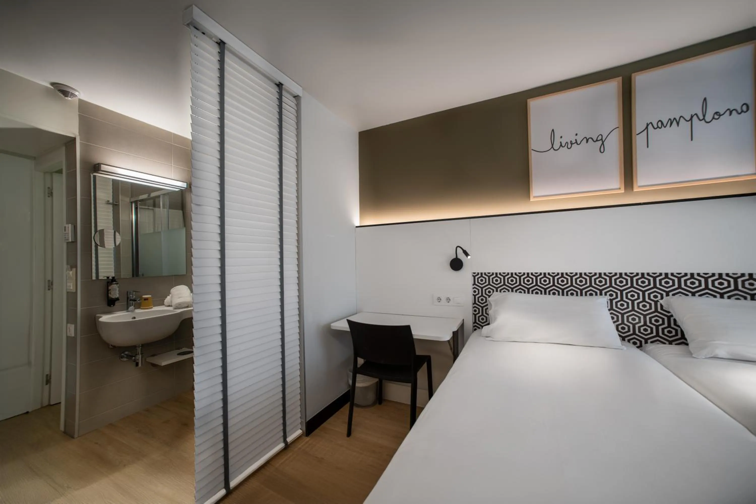 Bedroom, Bed in Hotel Bed4U Pamplona