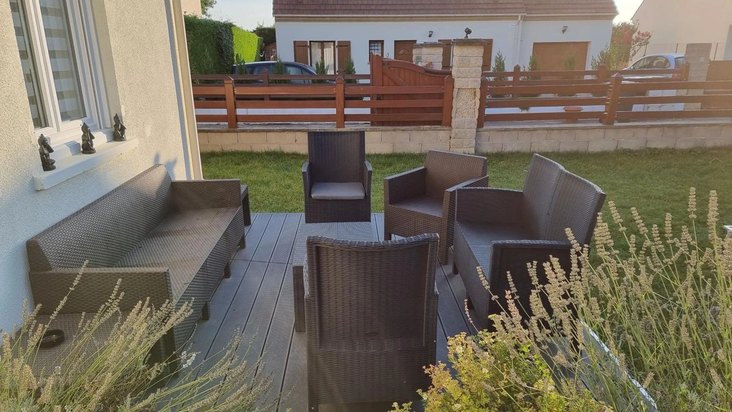 Patio in chez christian&astrid Next to Disneyland Paris