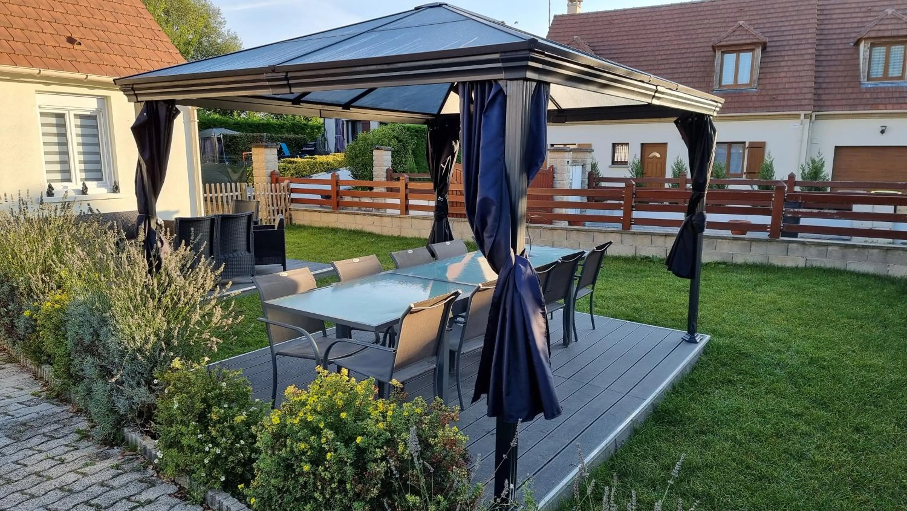 Patio in chez christian&astrid Next to Disneyland Paris