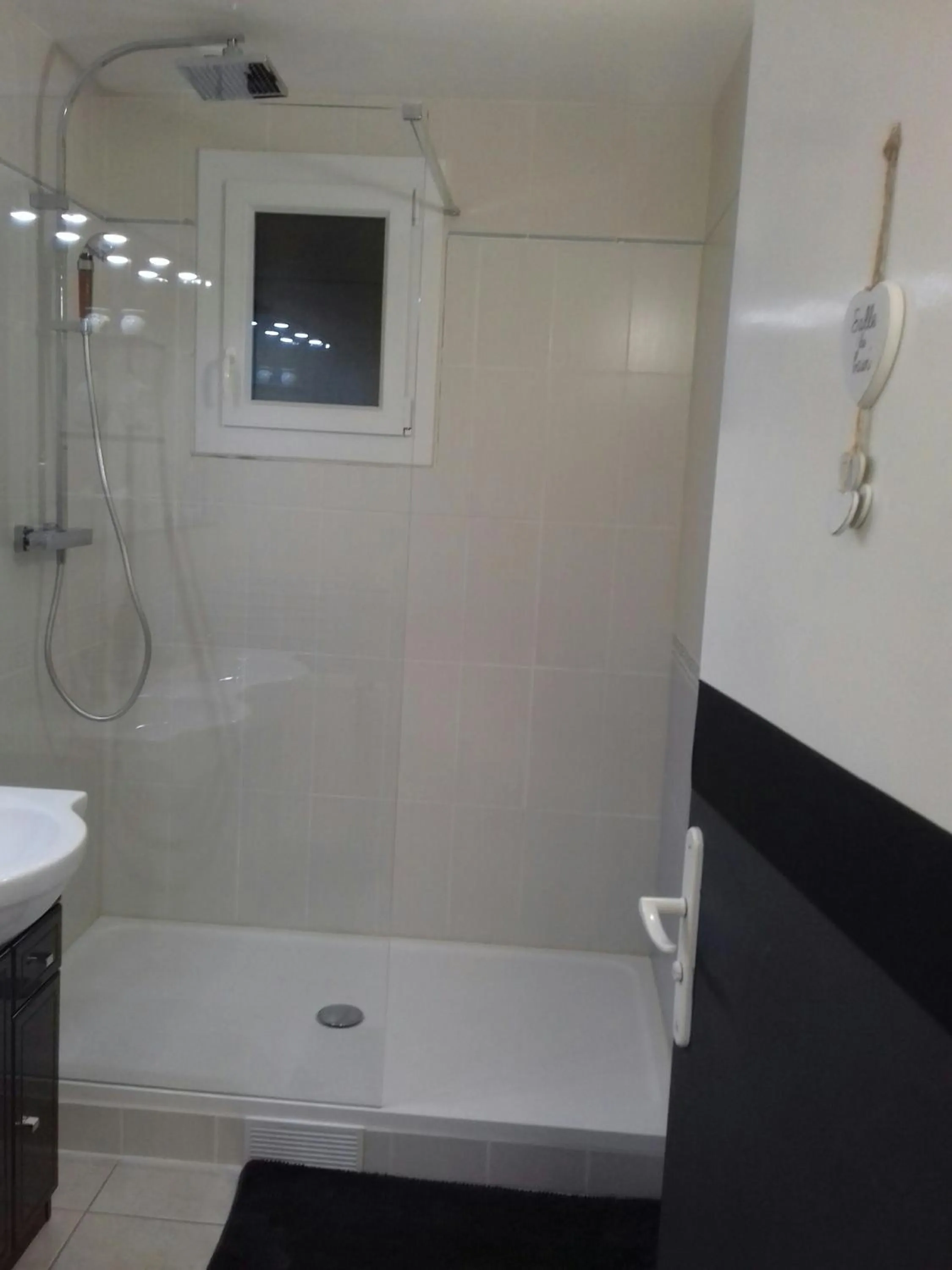 Shower in chez christian&astrid Next to Disneyland Paris