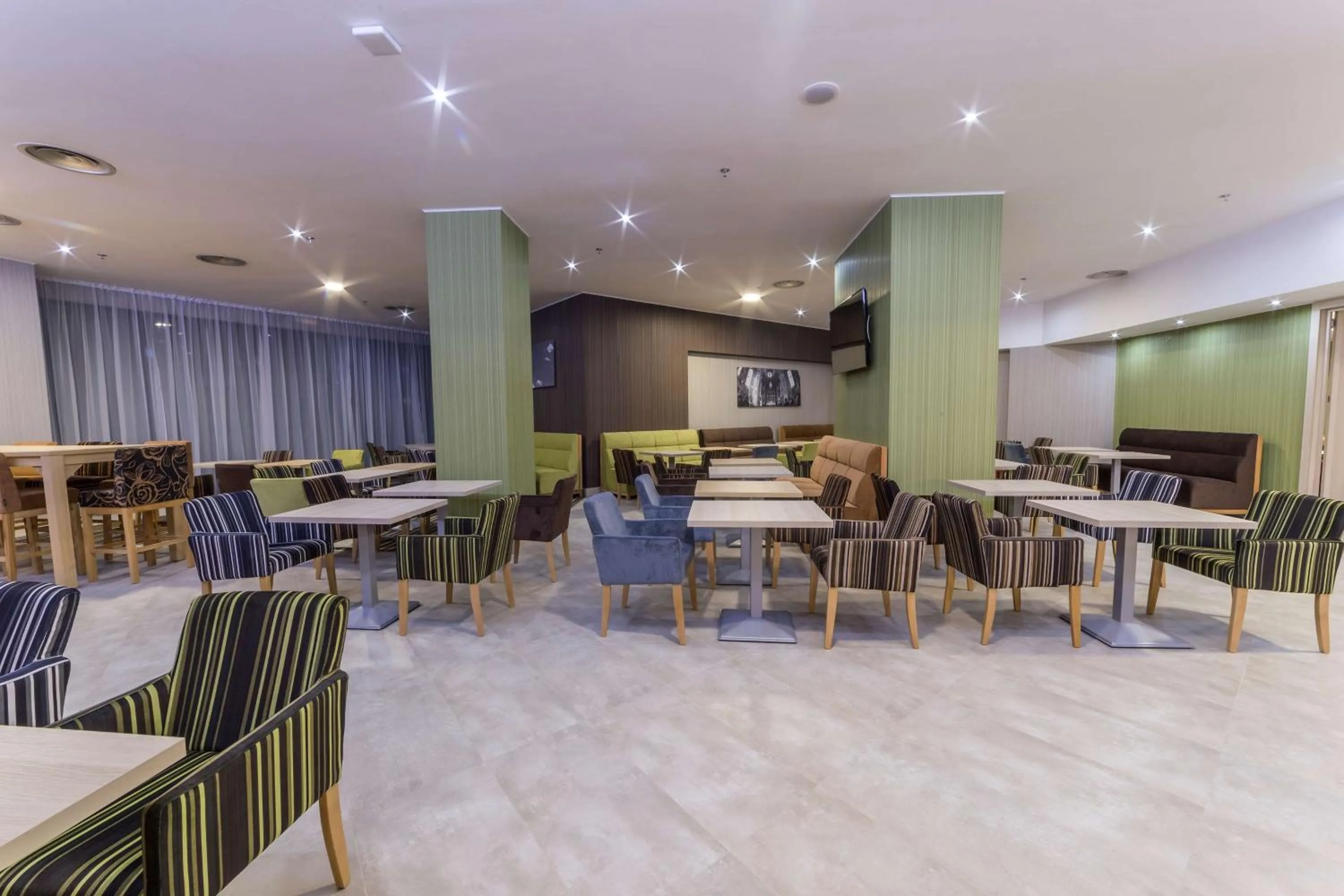 Restaurant/places to eat in Hampton By Hilton Iasi
