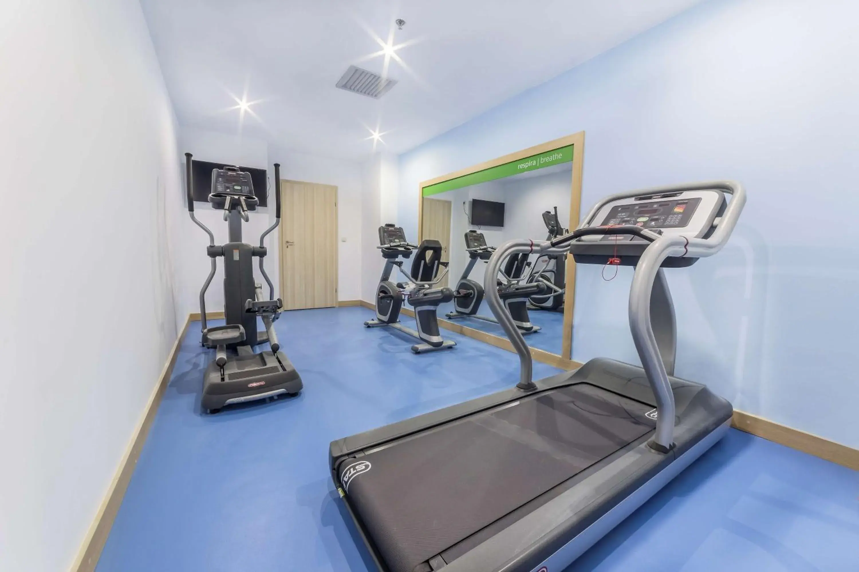 Fitness centre/facilities in Hampton By Hilton Iasi Fitness centre/facilities in Hampton By Hilton Iasi