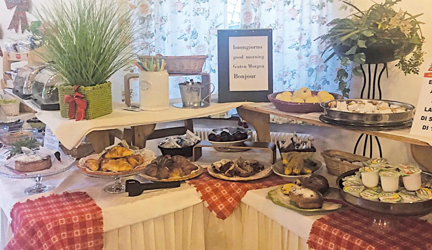 Buffet breakfast in Hotel Vajolet