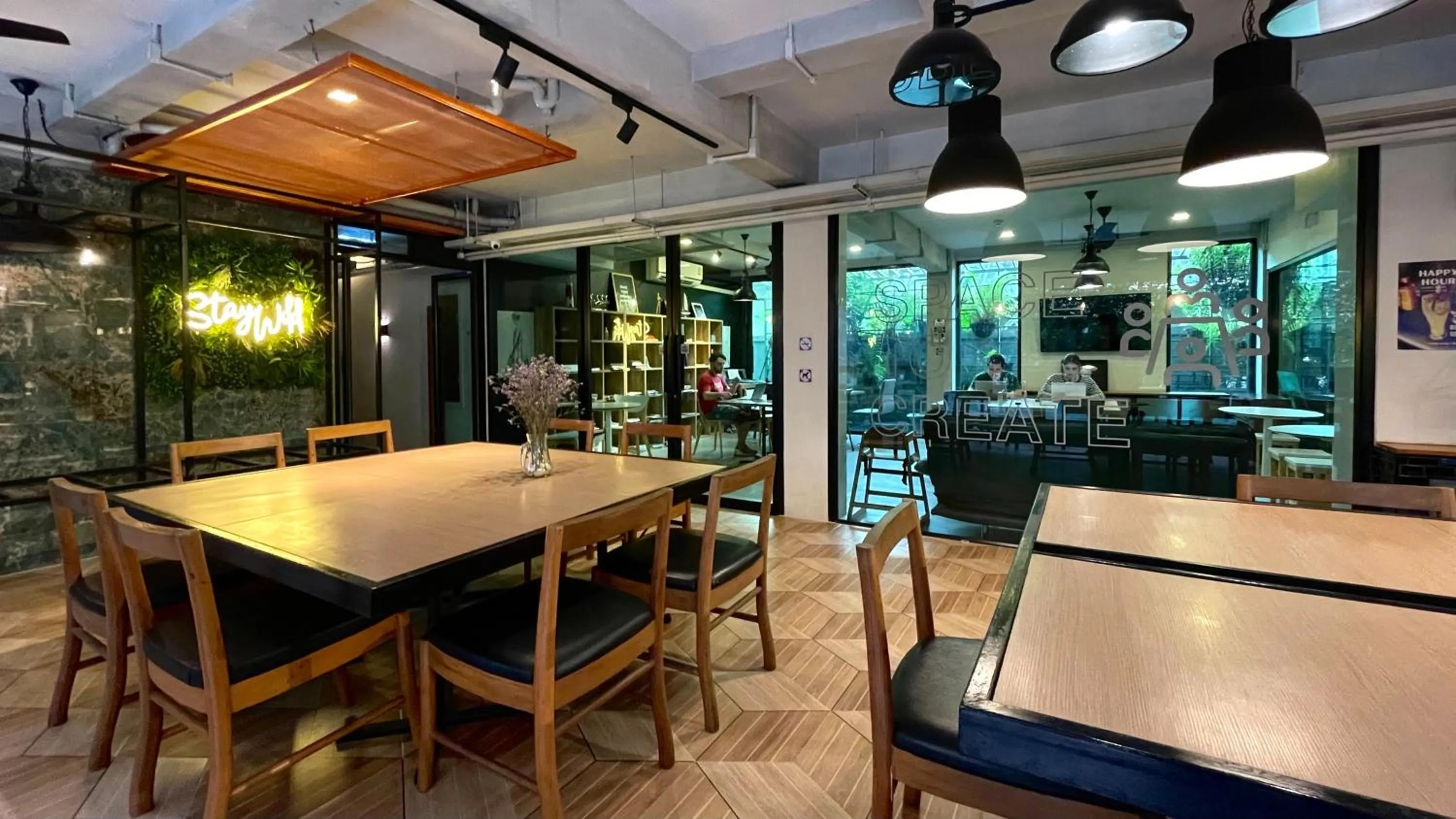 Restaurant/places to eat in ISTY Design Hotel