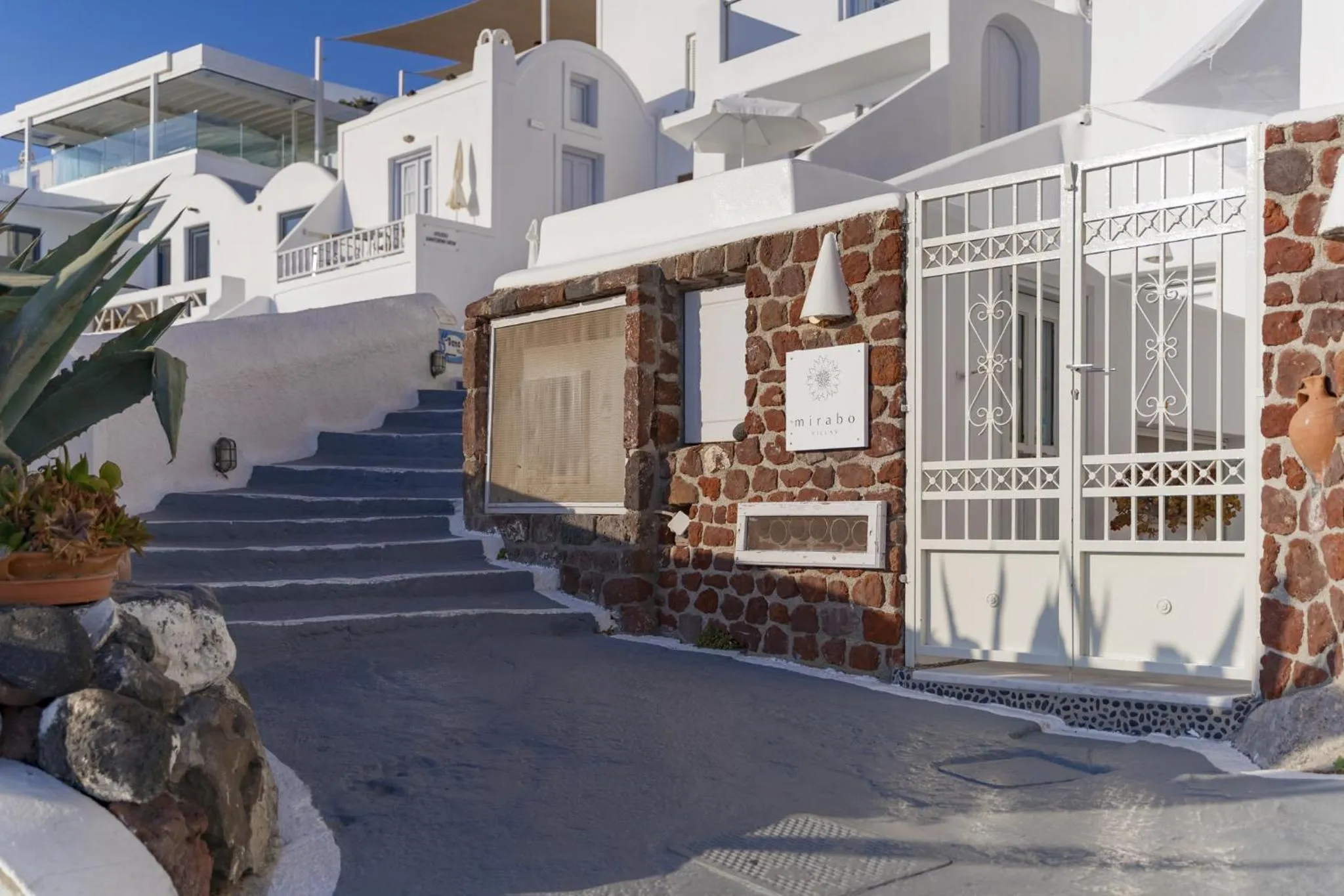 Facade/entrance in Mirabo Villas