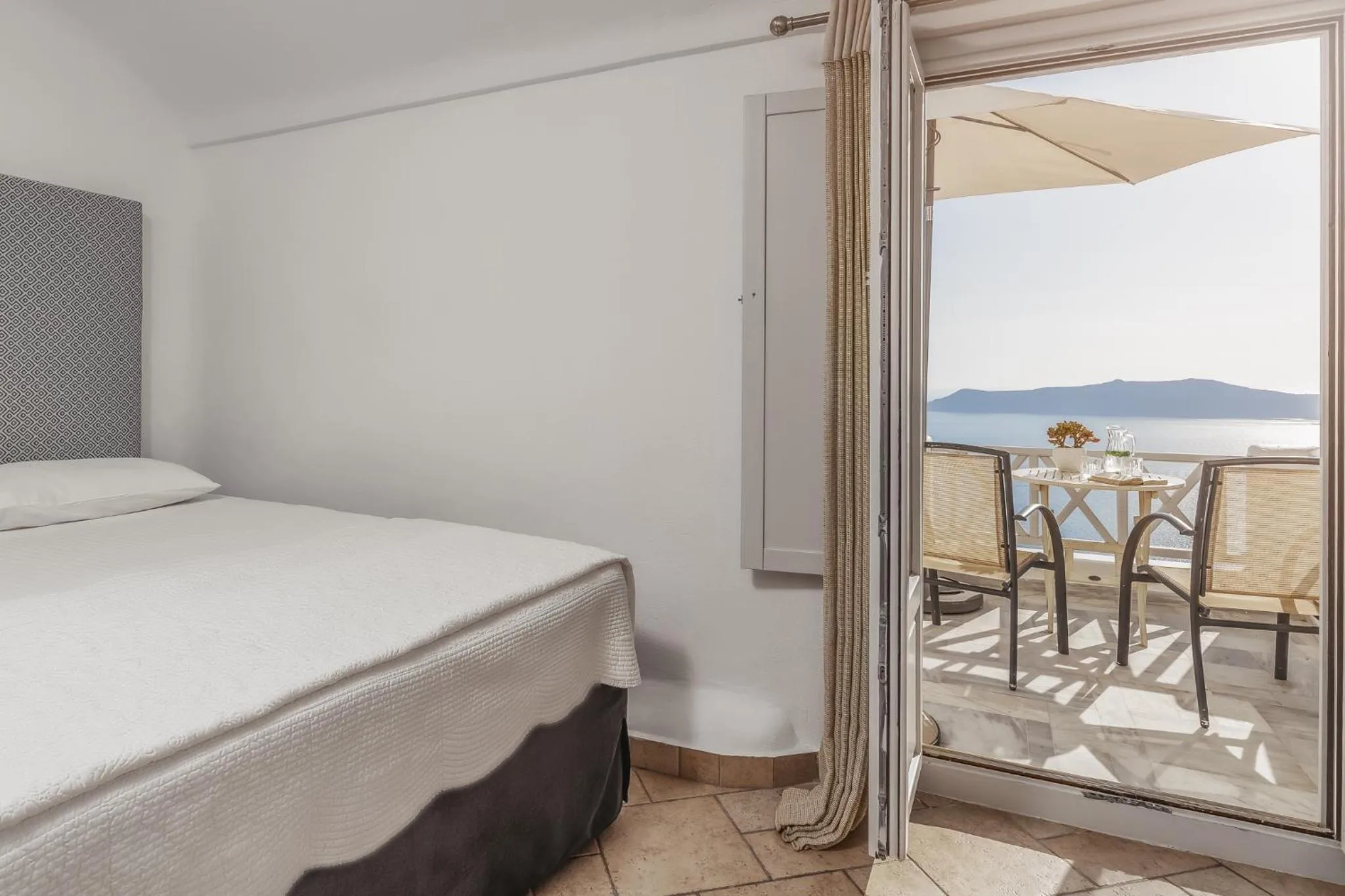Balcony/Terrace, Bed in Mirabo Villas