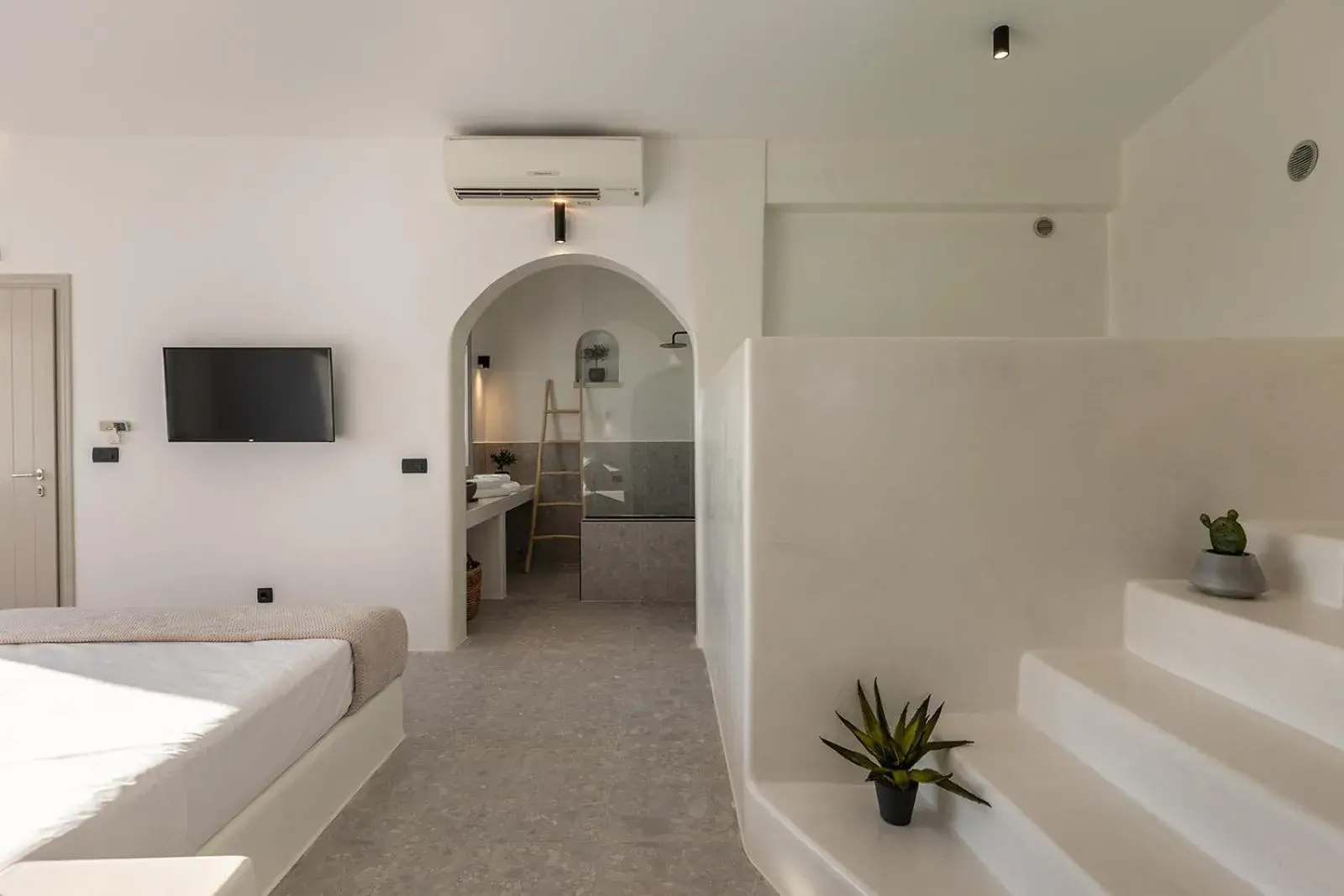 Superior Suite with Caldera View & Indoor Hot Tub in Mirabo Villas Superior Suite with Caldera View & Indoor Hot Tub in Mirabo Villas