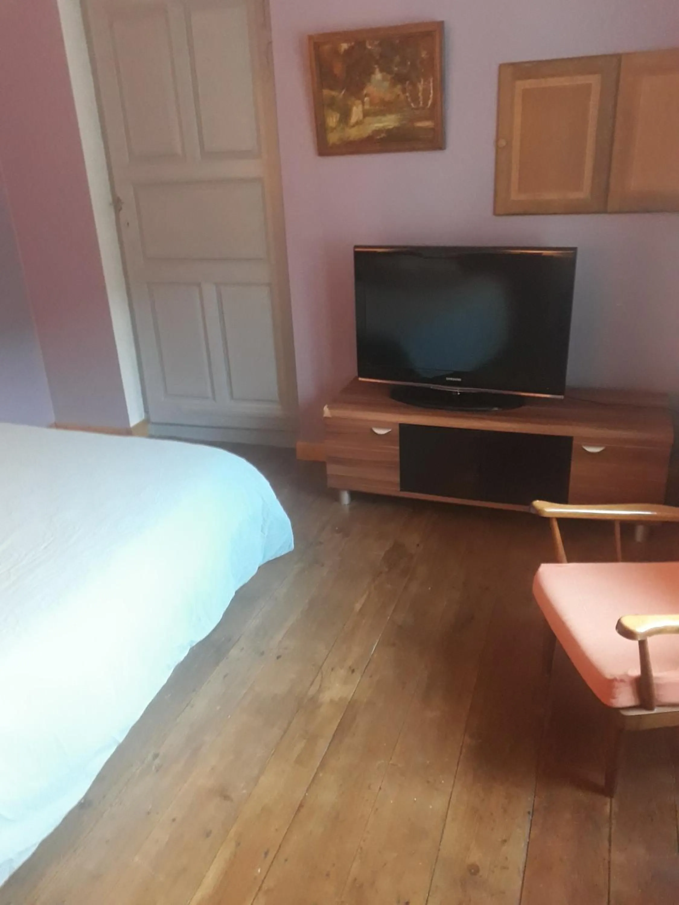 Photo of the whole room, Bed in Domaine de Fontenelay