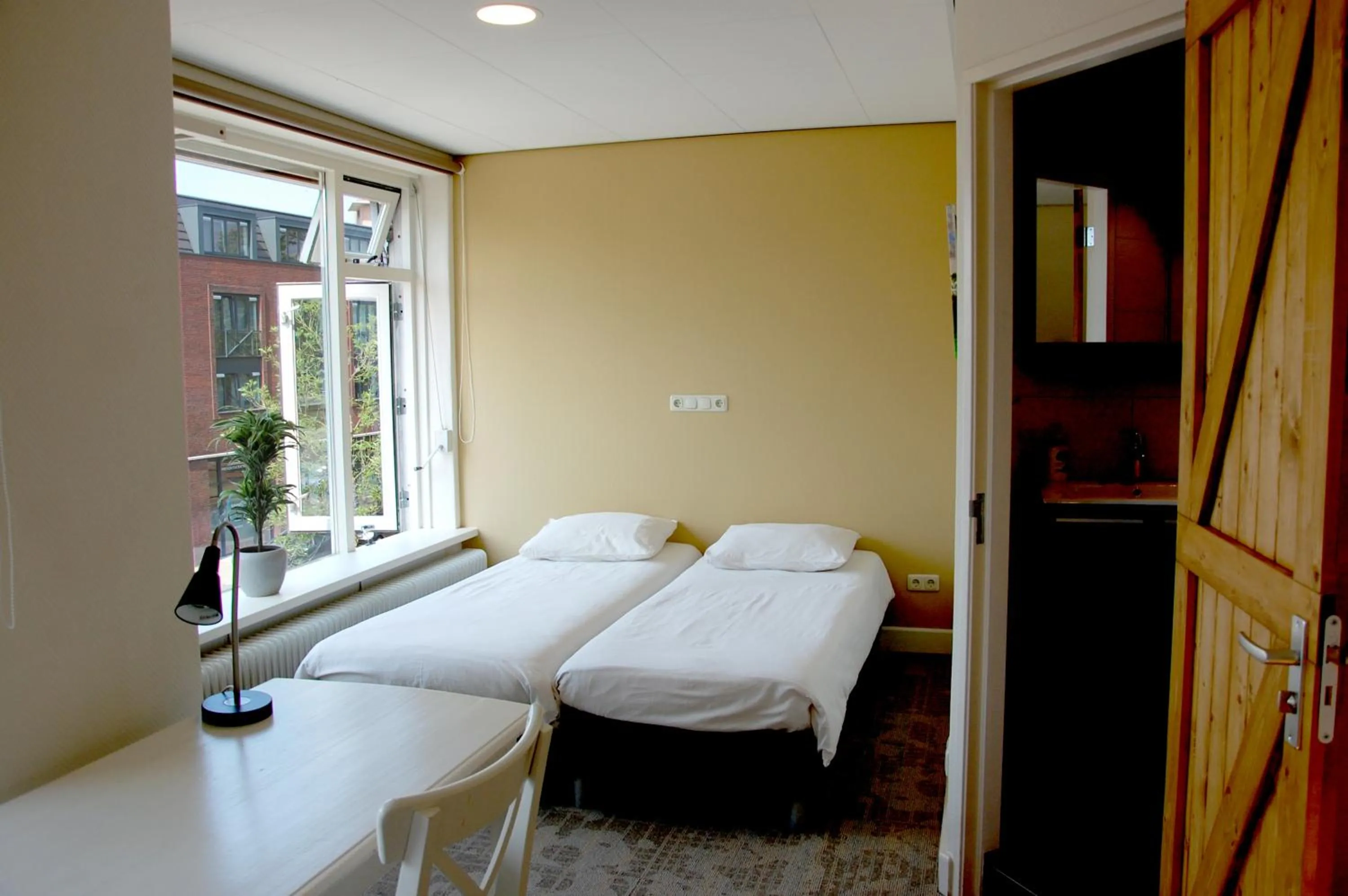 Central-Day Inn