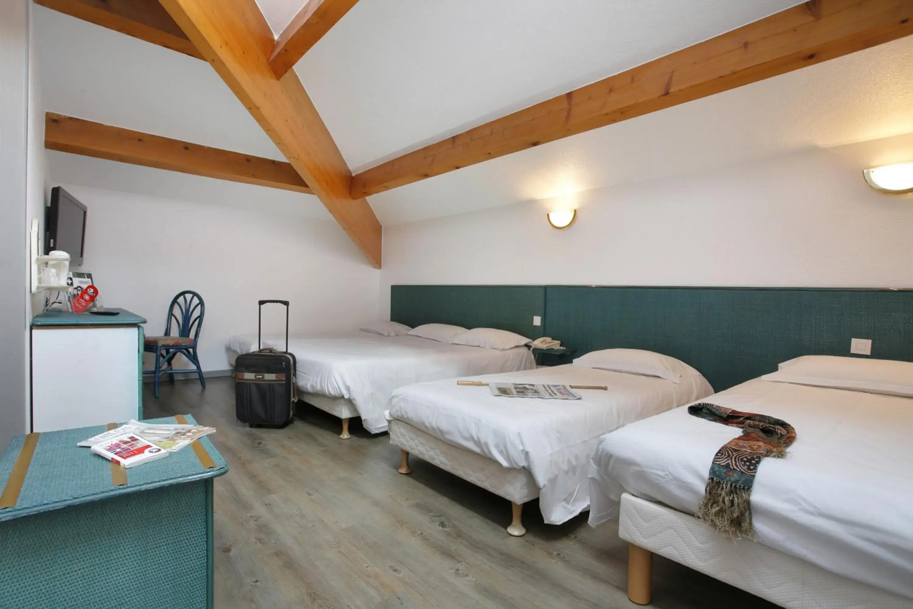 Photo of the whole room, Bed in The Originals City, Hôtel La Belle Étape, Brignoles Photo of the whole room, Bed in The Originals City, Hôtel La Belle Étape, Brignoles