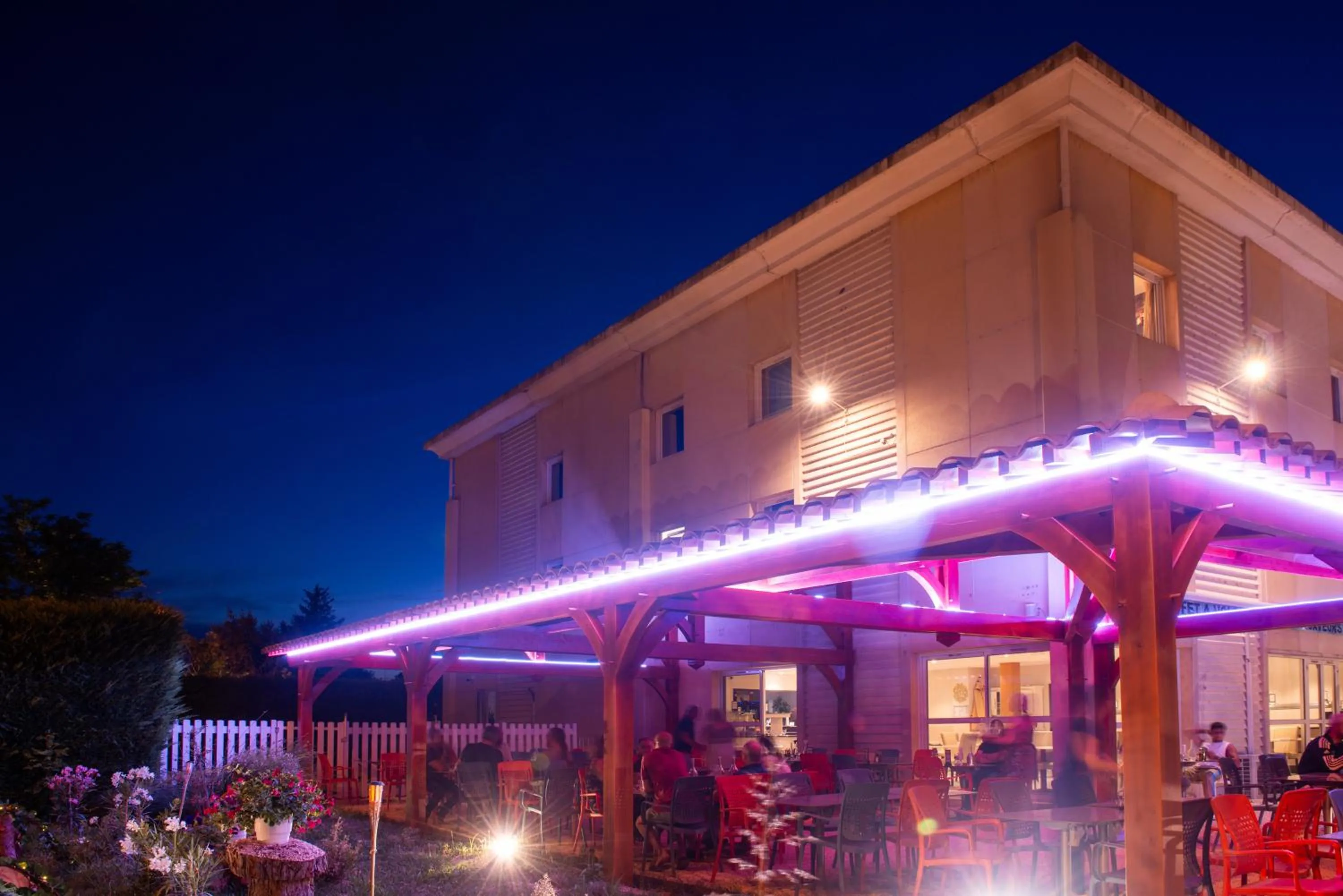 Patio in The Originals City, Hôtel La Belle Étape, Brignoles