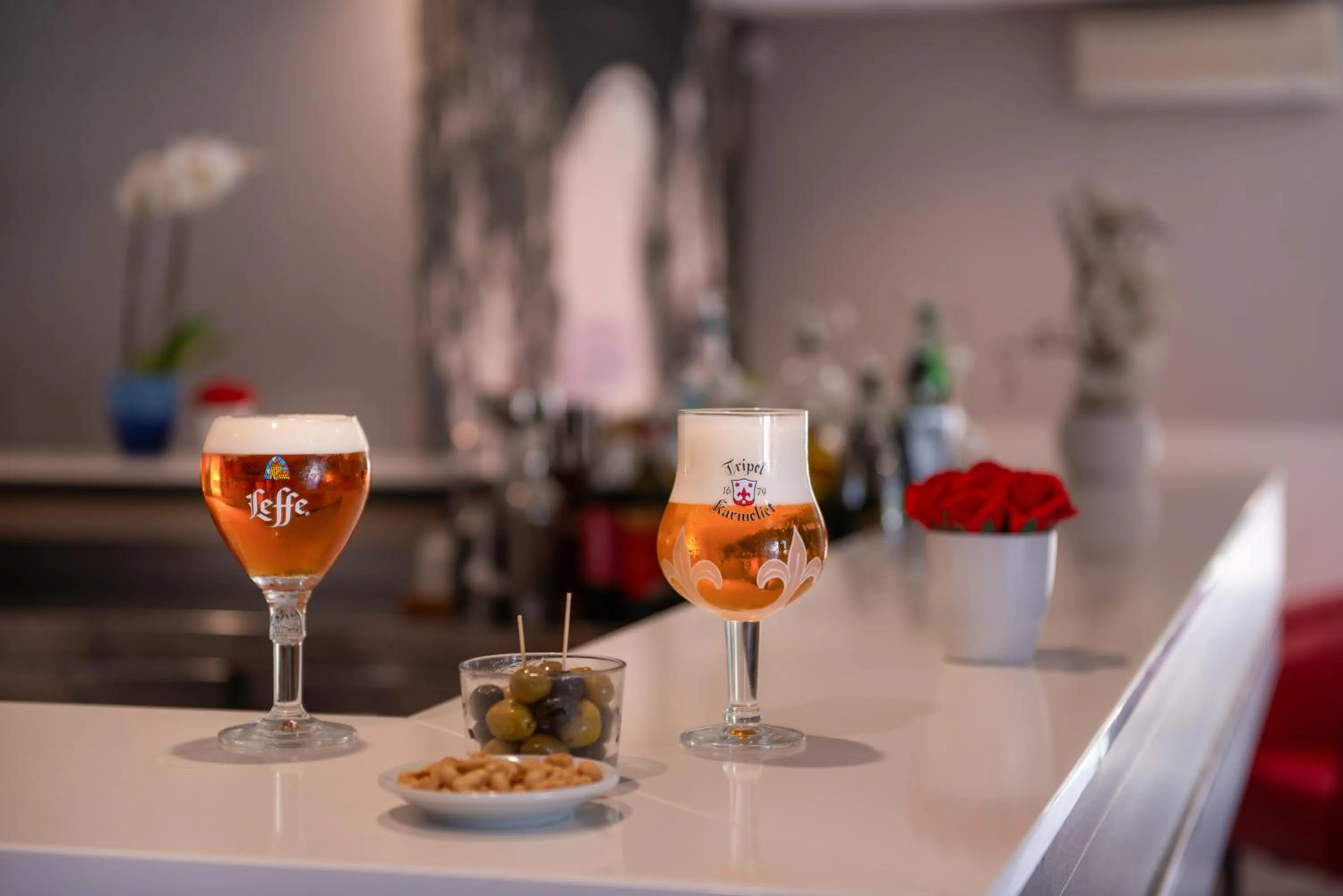 Lounge or bar in The Originals City, Hôtel La Belle Étape, Brignoles