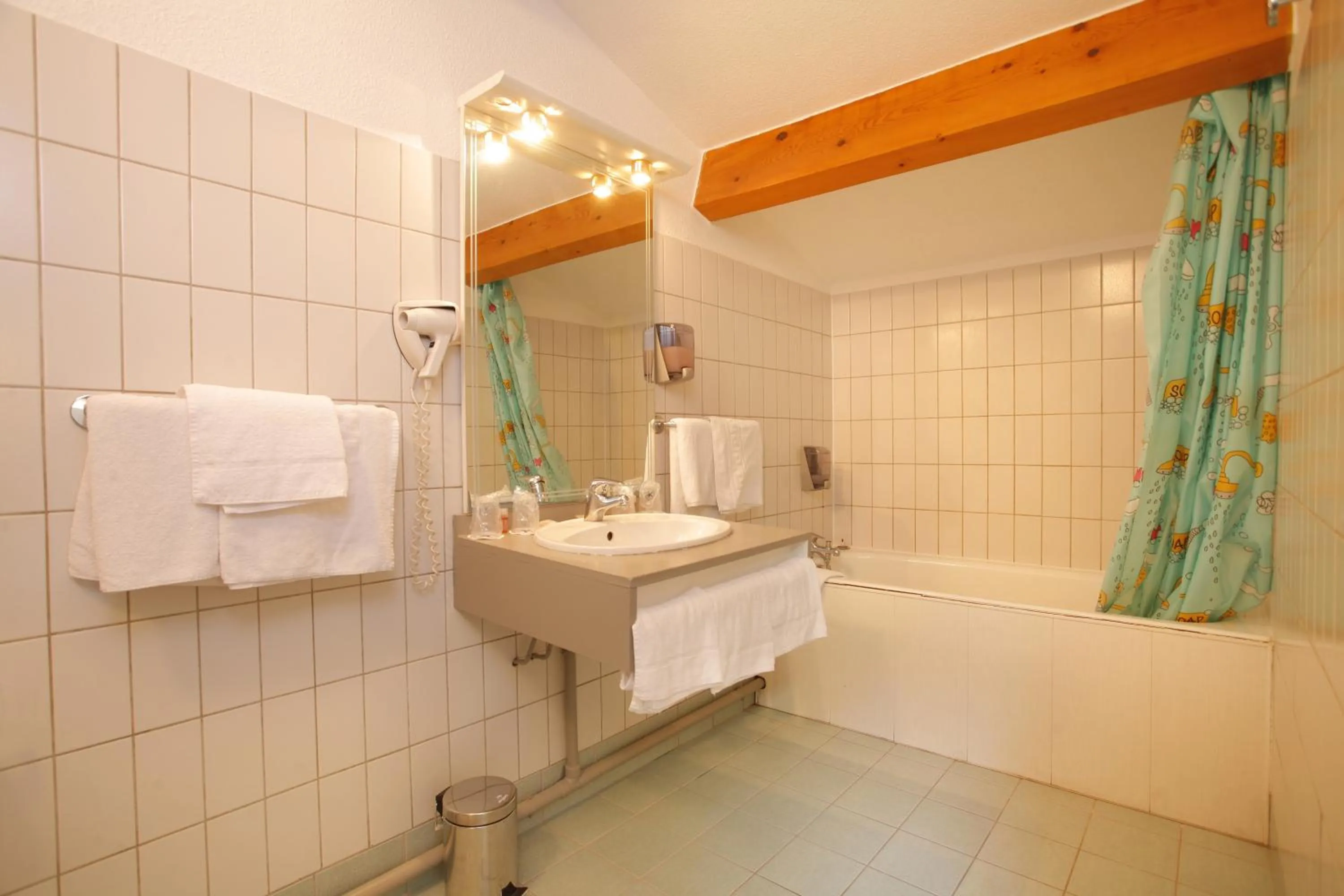 Bathroom in The Originals City, Hôtel La Belle Étape, Brignoles