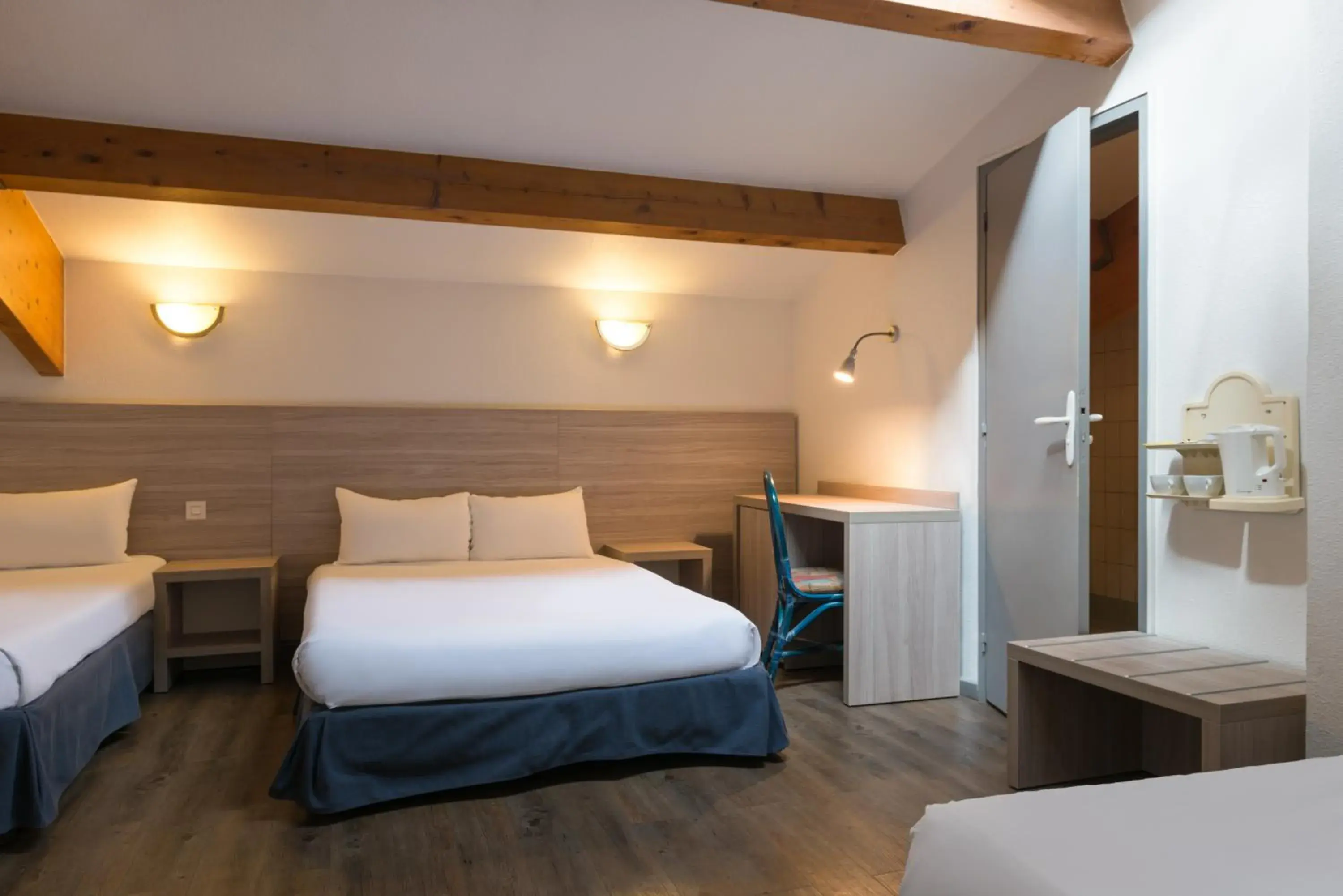 Bedroom, Bed in The Originals City, Hôtel La Belle Étape, Brignoles Bedroom, Bed in The Originals City, Hôtel La Belle Étape, Brignoles