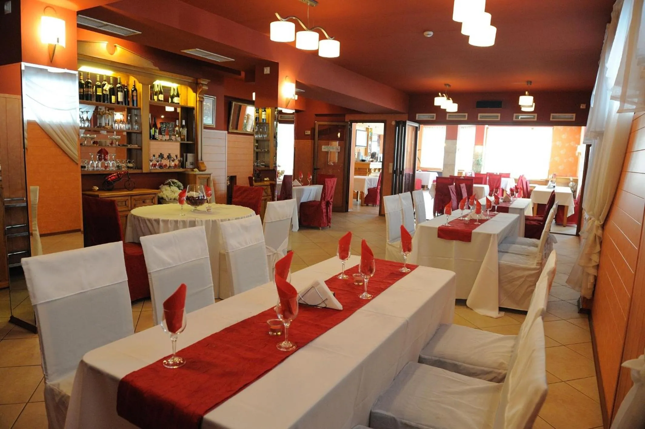 Restaurant/places to eat in Hotel Racic Self-Check In