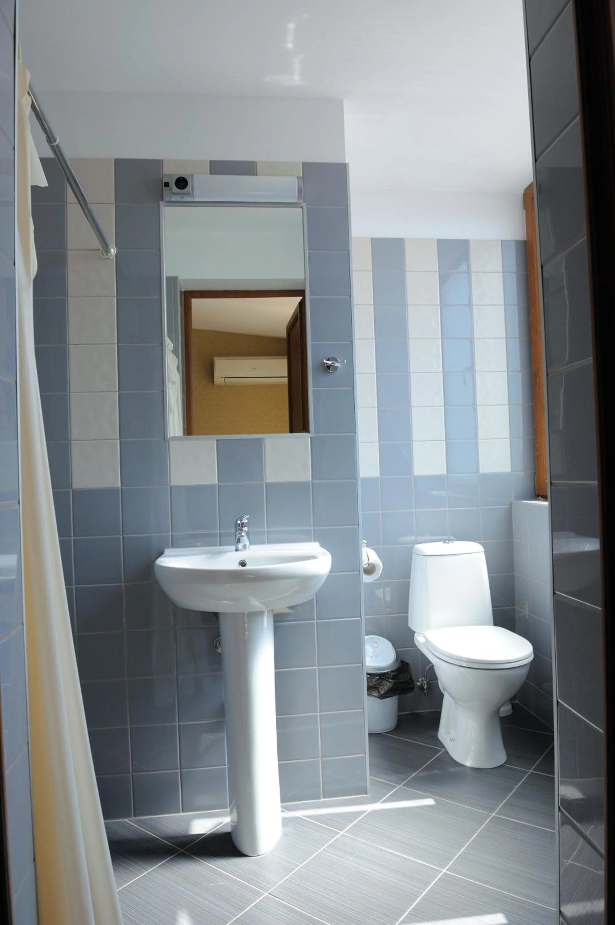 Shower in Hotel Racic Self-Check In