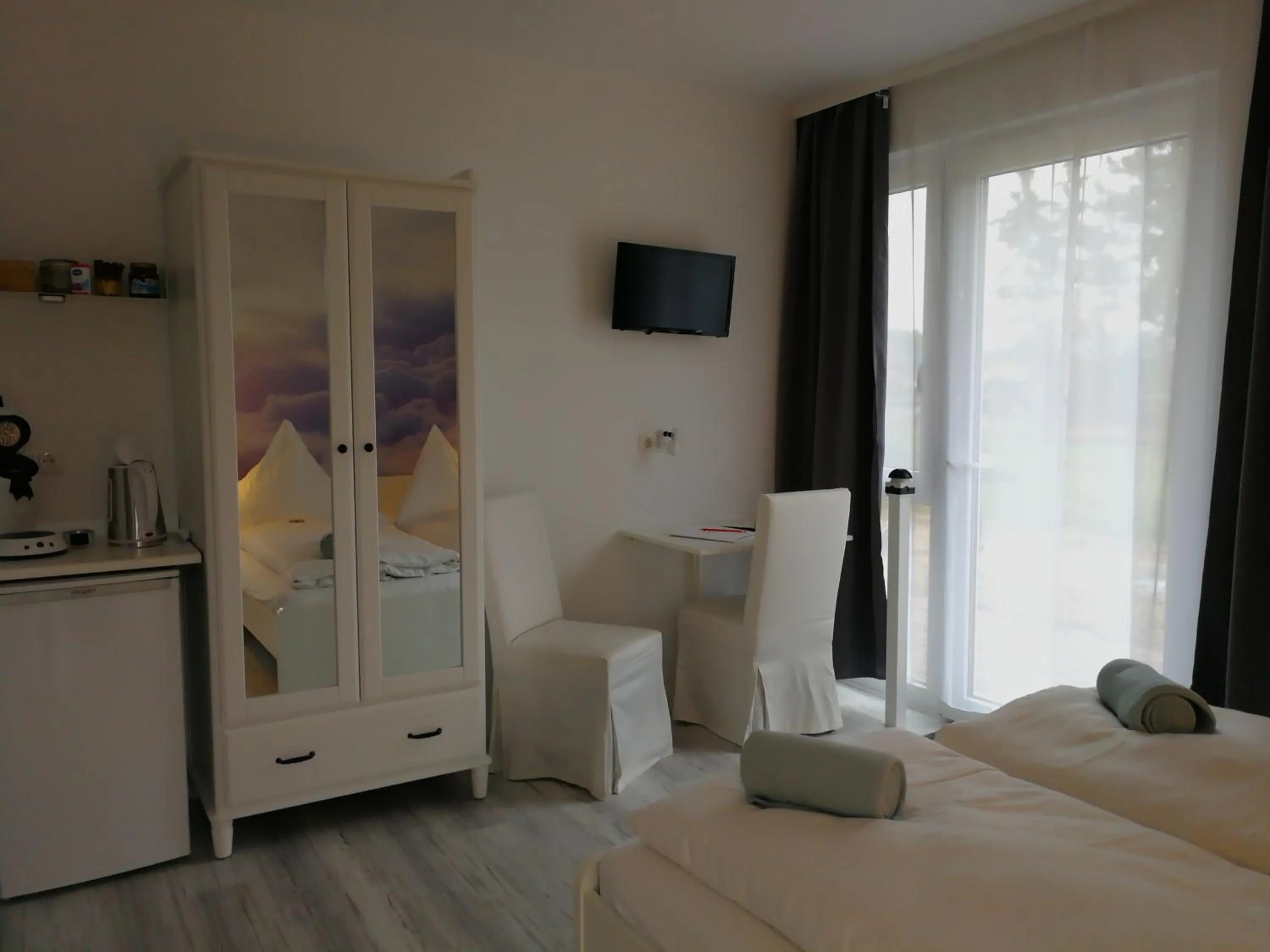 Bedroom, Bed in Apartmenthaus in Walle