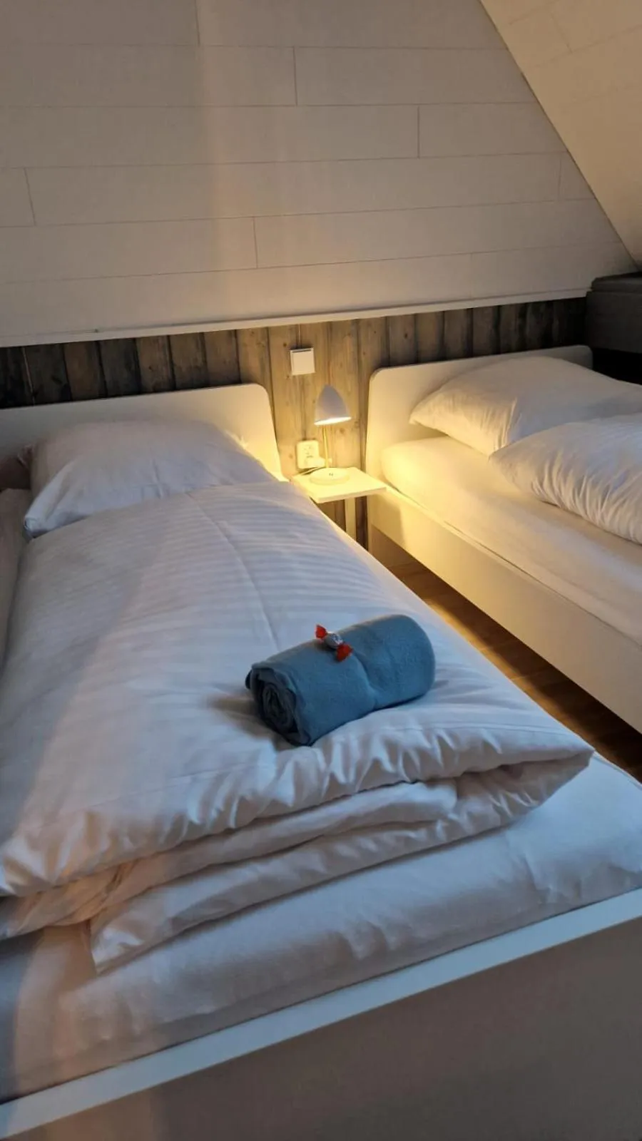 Bedroom, Bed in Apartmenthaus in Walle