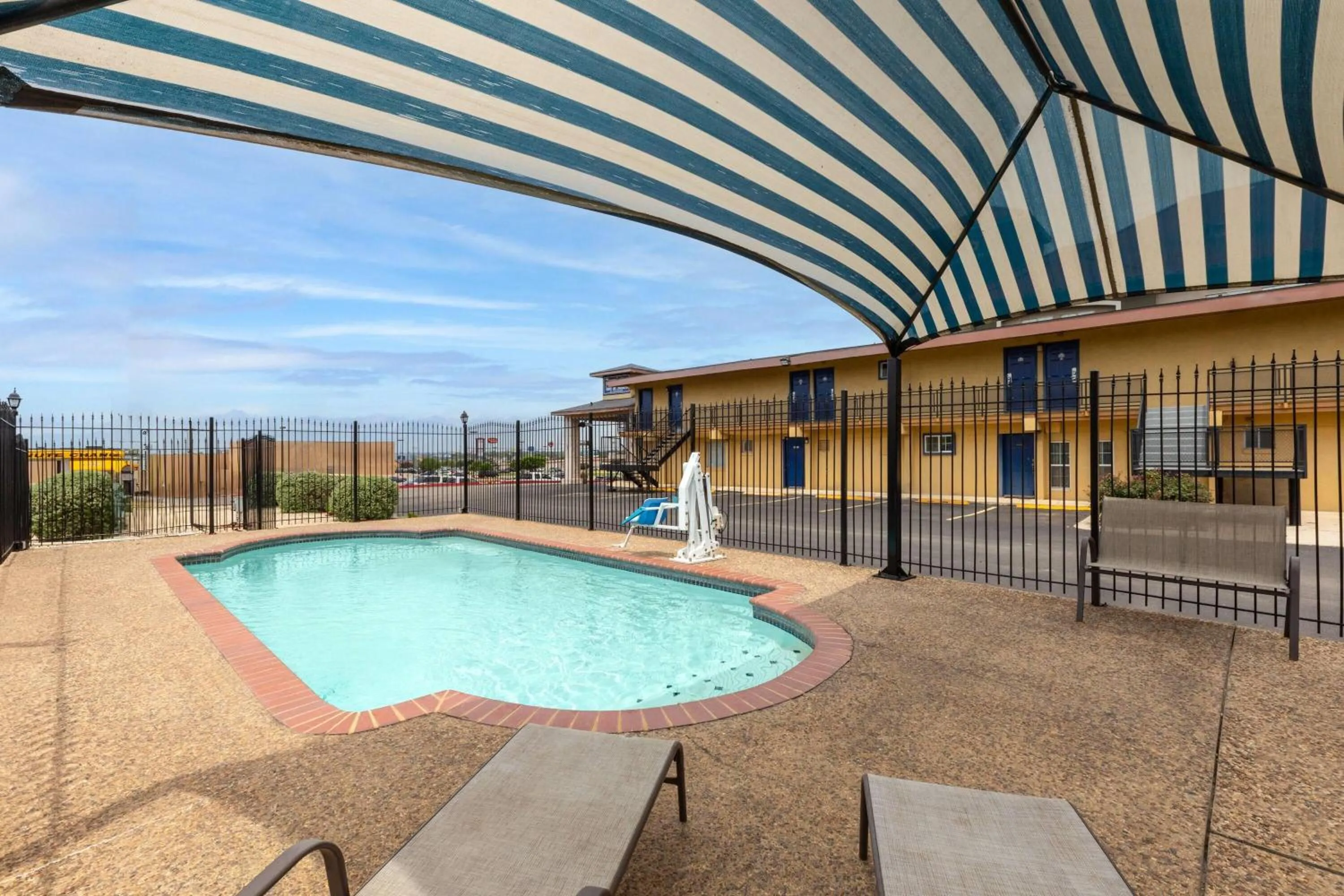 Swimming pool in Travelodge by Wyndham New Braunfels