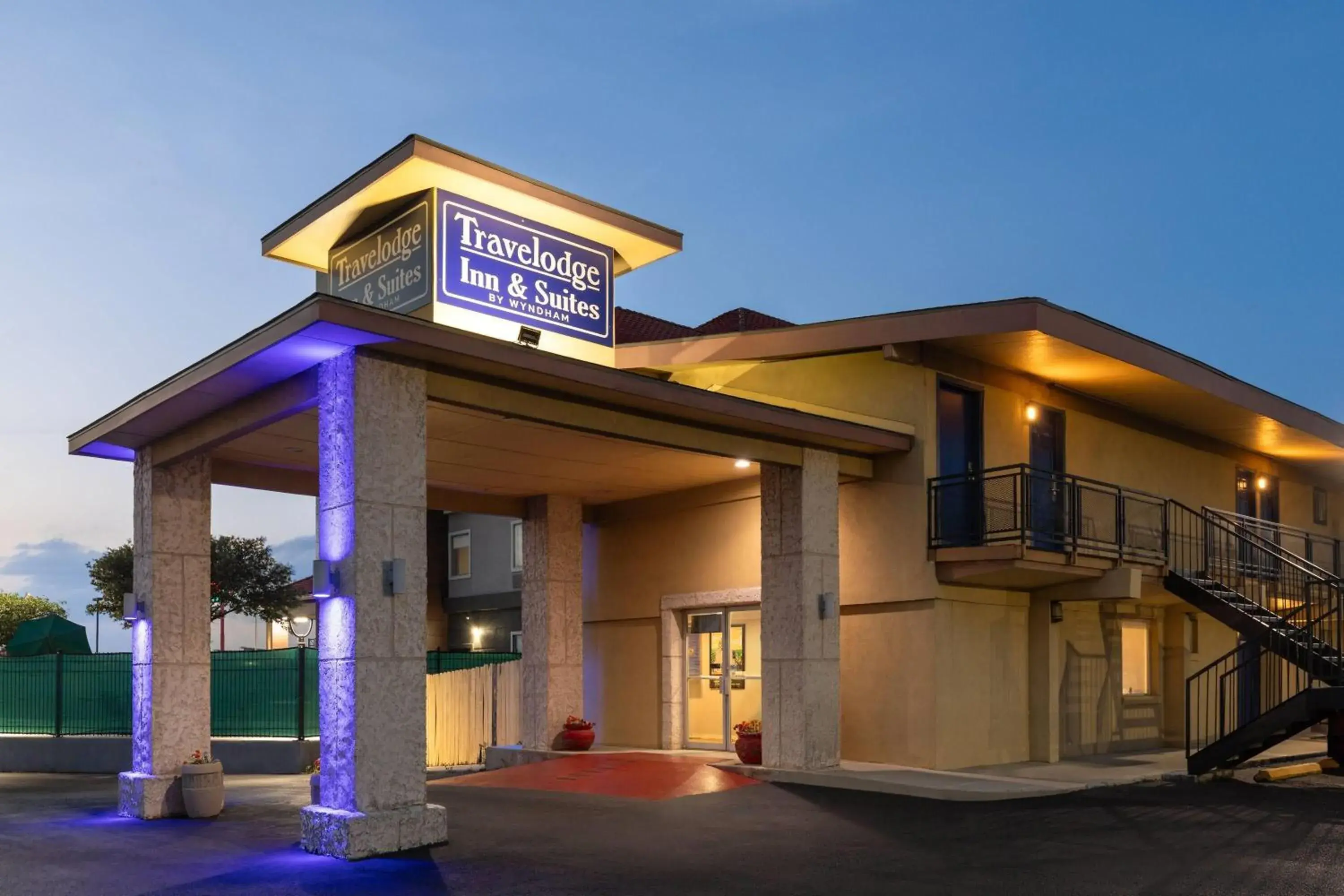 Property building in Travelodge by Wyndham New Braunfels Property building in Travelodge by Wyndham New Braunfels