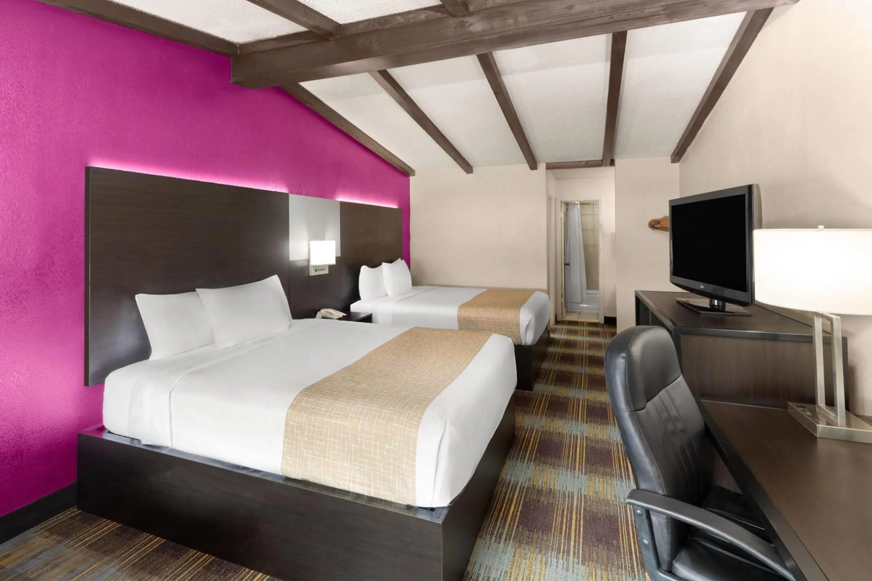 Photo of the whole room, Bed in Travelodge by Wyndham New Braunfels