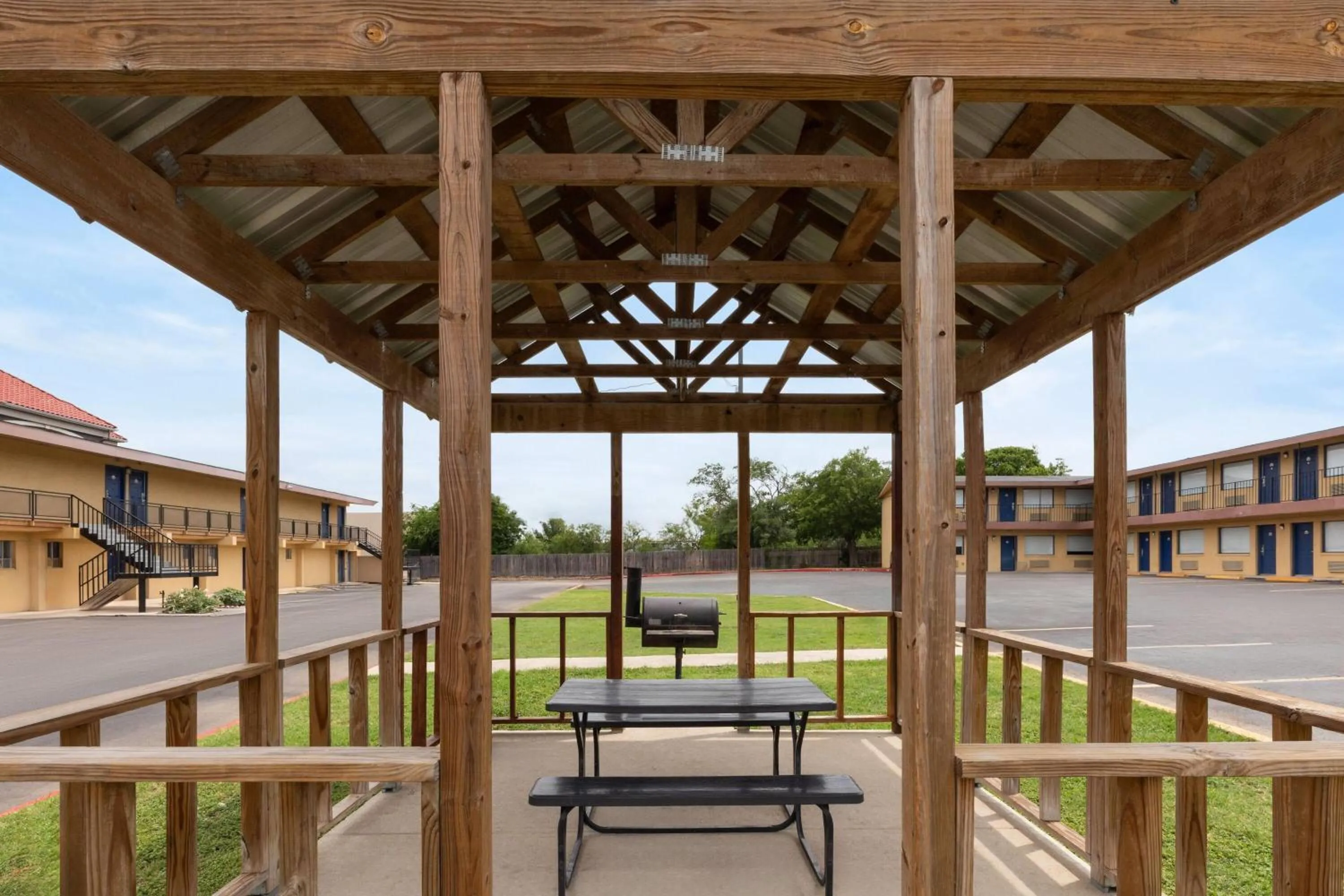 BBQ facilities in Travelodge by Wyndham New Braunfels