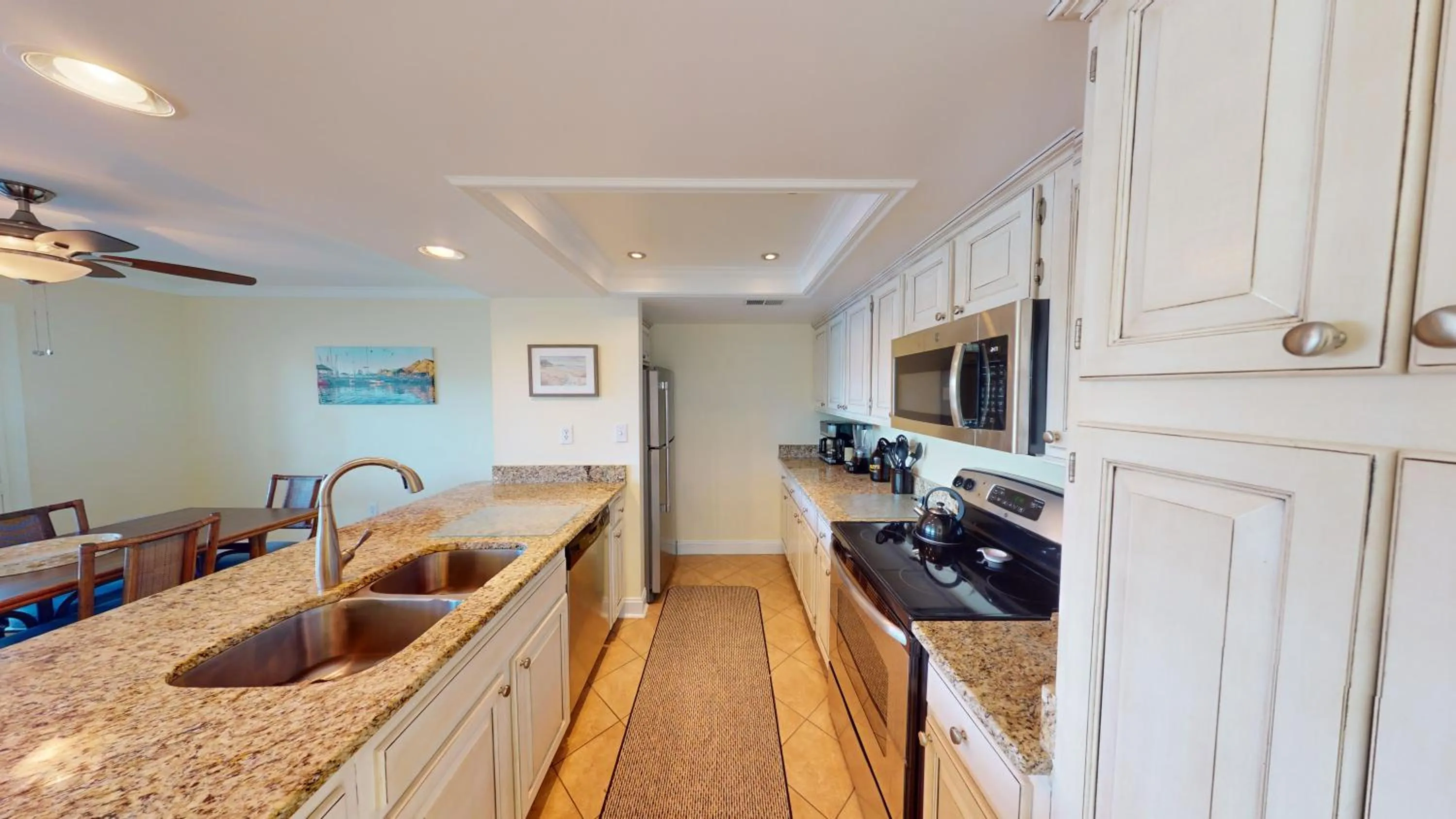 Kitchen or kitchenette in Litchfield Beach & Golf Resort