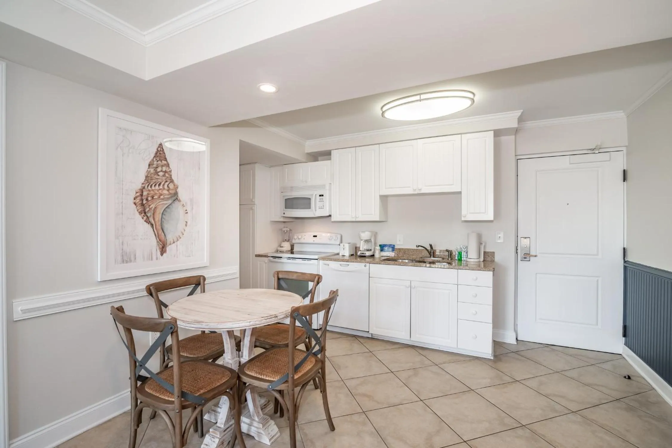Dining area in Litchfield Beach & Golf Resort