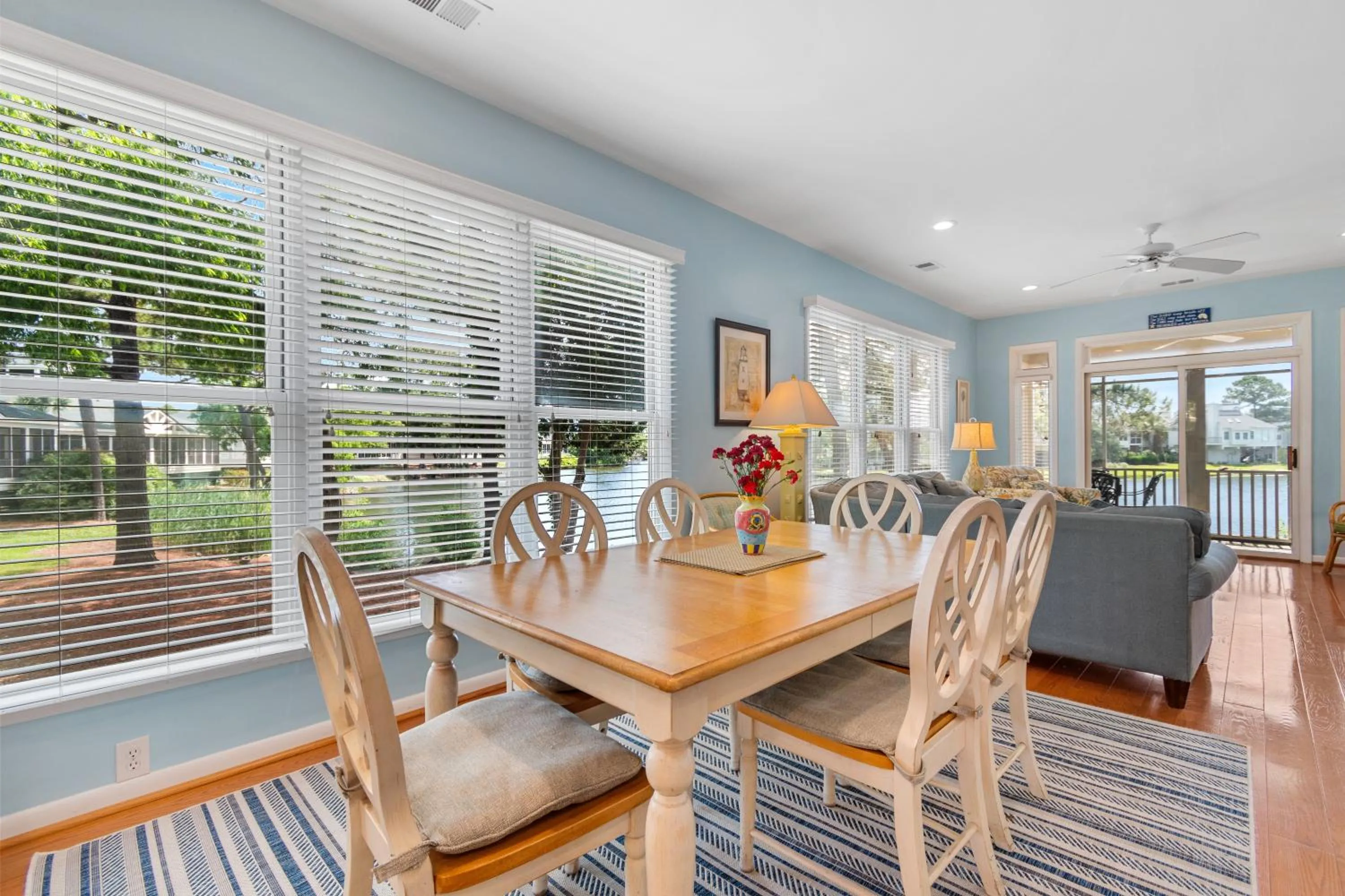 Dining area in Litchfield Beach & Golf Resort