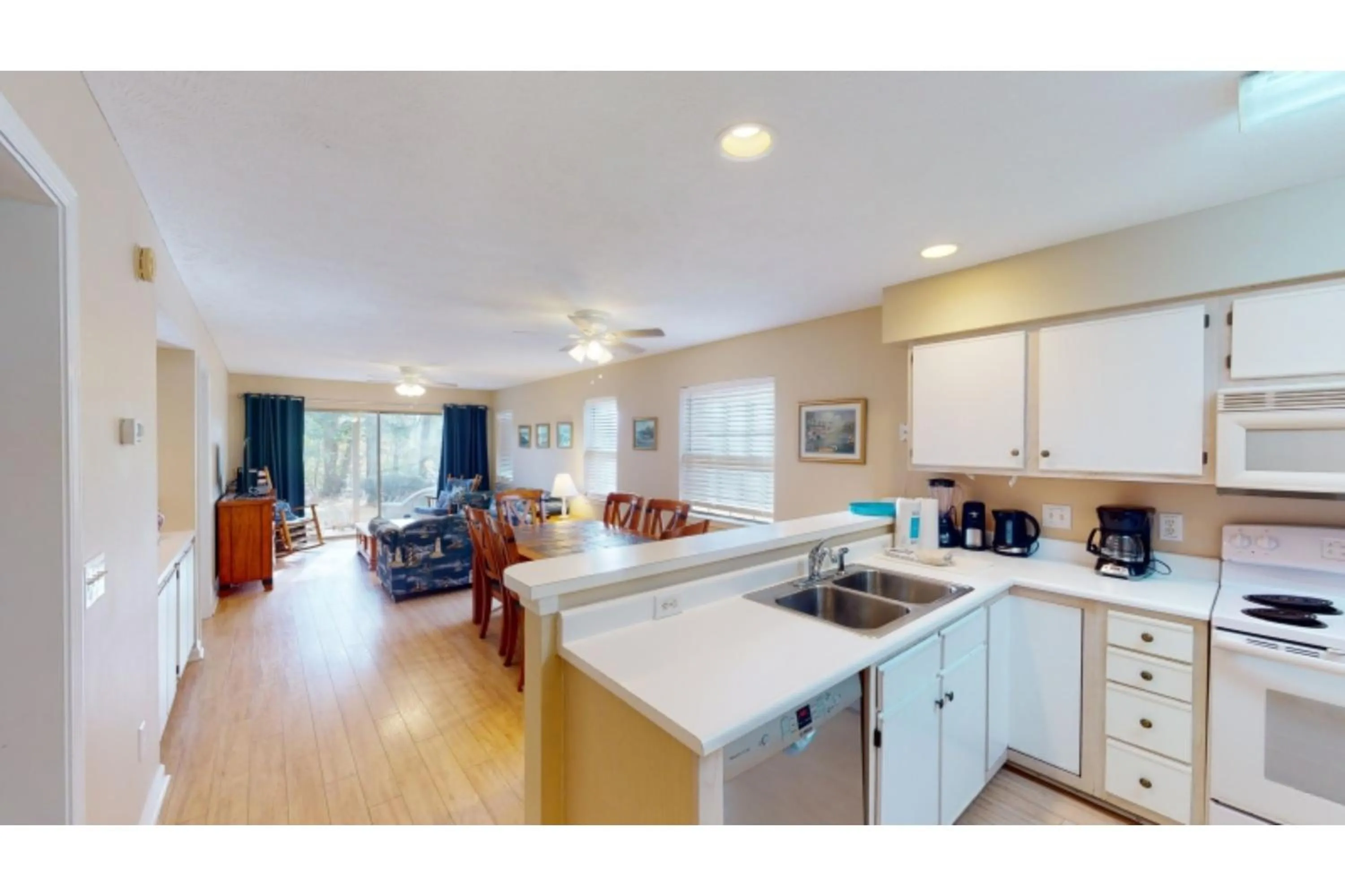 Kitchen or kitchenette in Litchfield Beach & Golf Resort