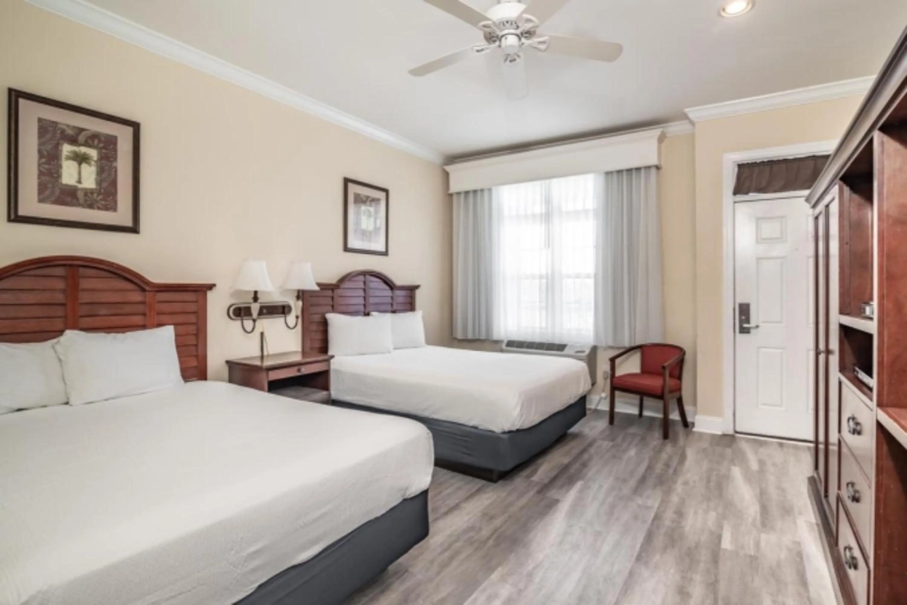 Bedroom, Bed in Litchfield Beach & Golf Resort