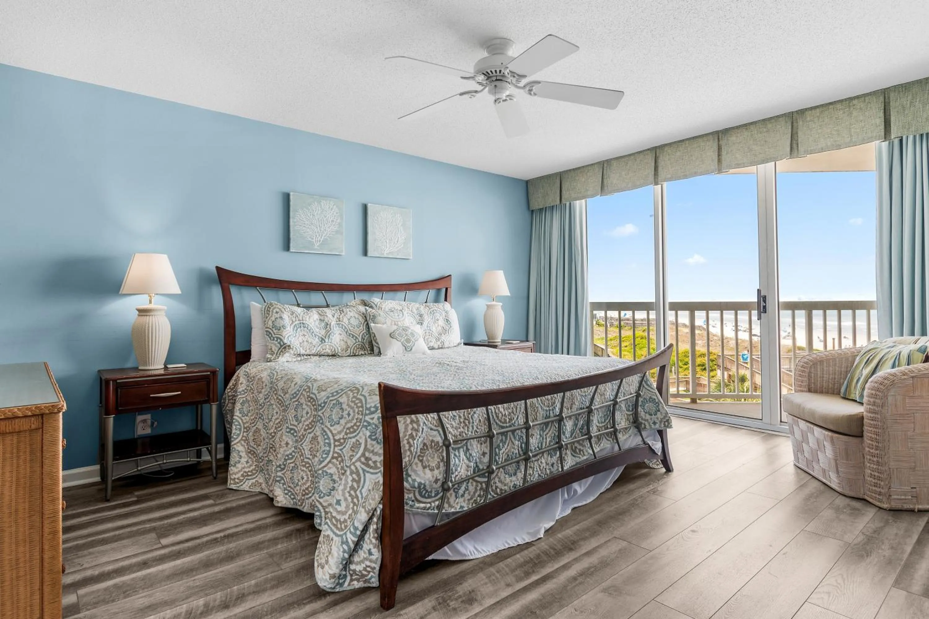 Bedroom, Bed in Litchfield Beach & Golf Resort
