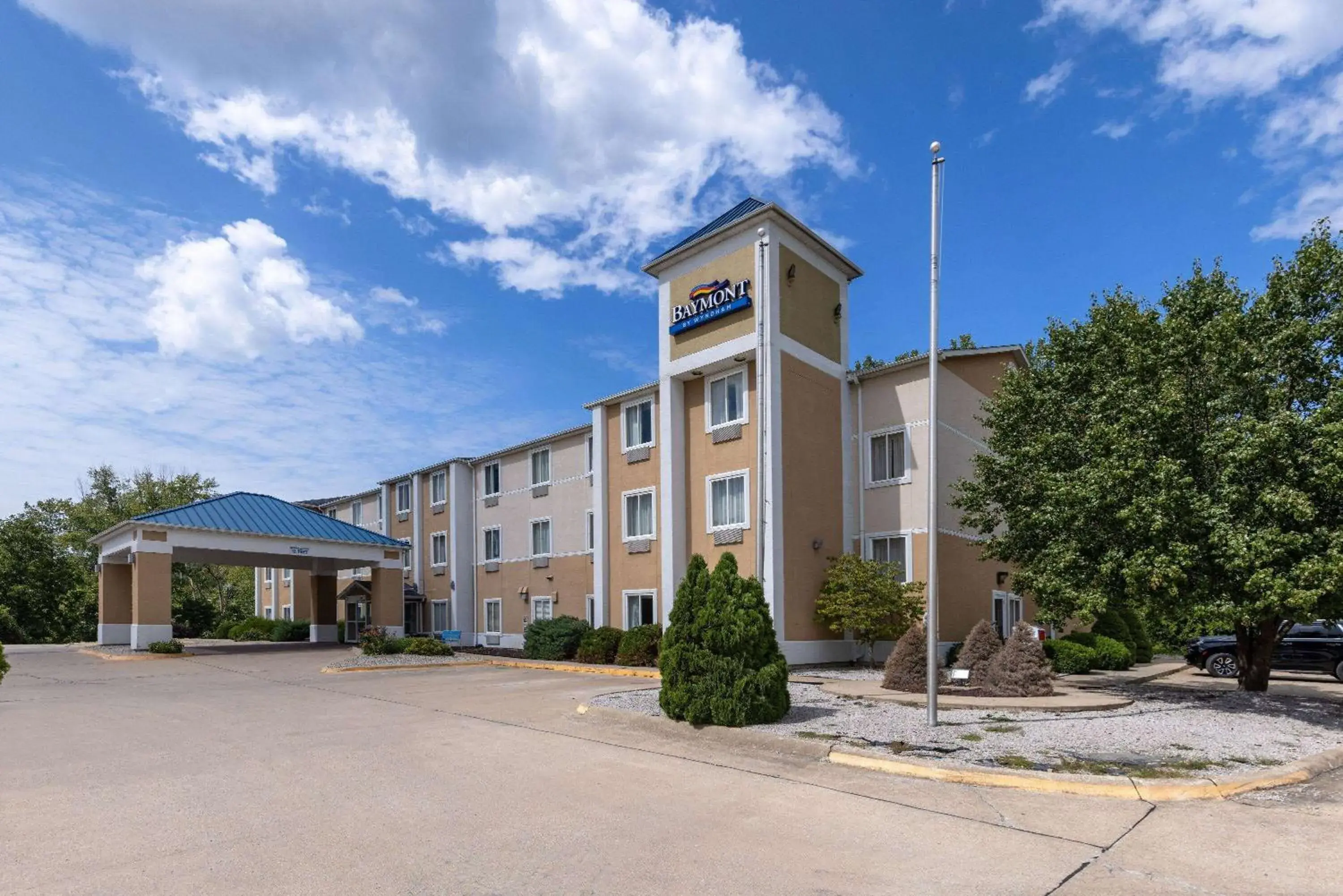 Property building in Baymont by Wyndham Kirksville University Area Property building in Baymont by Wyndham Kirksville University Area