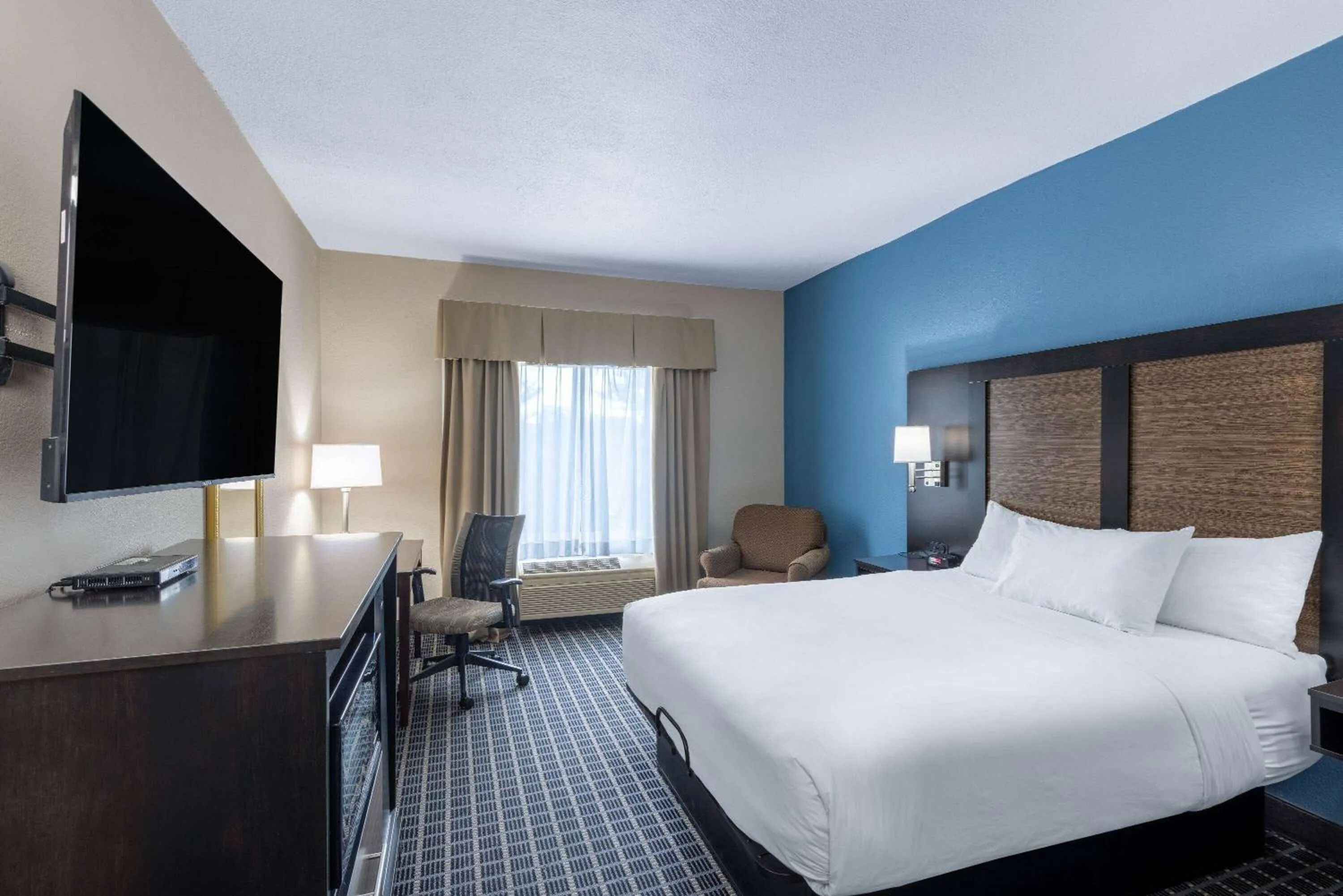 Photo of the whole room in Baymont by Wyndham Kirksville University Area