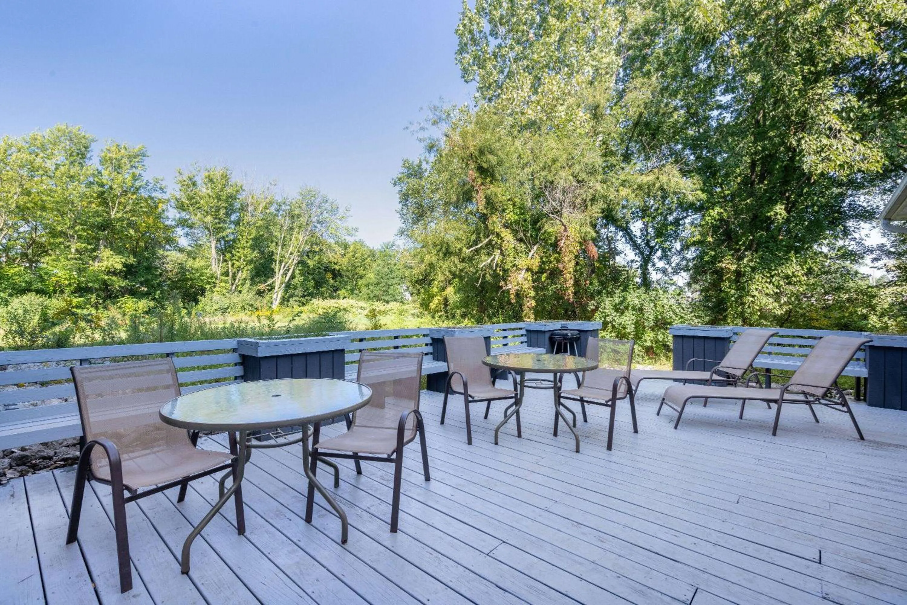 Inner courtyard view in Baymont by Wyndham Kirksville University Area